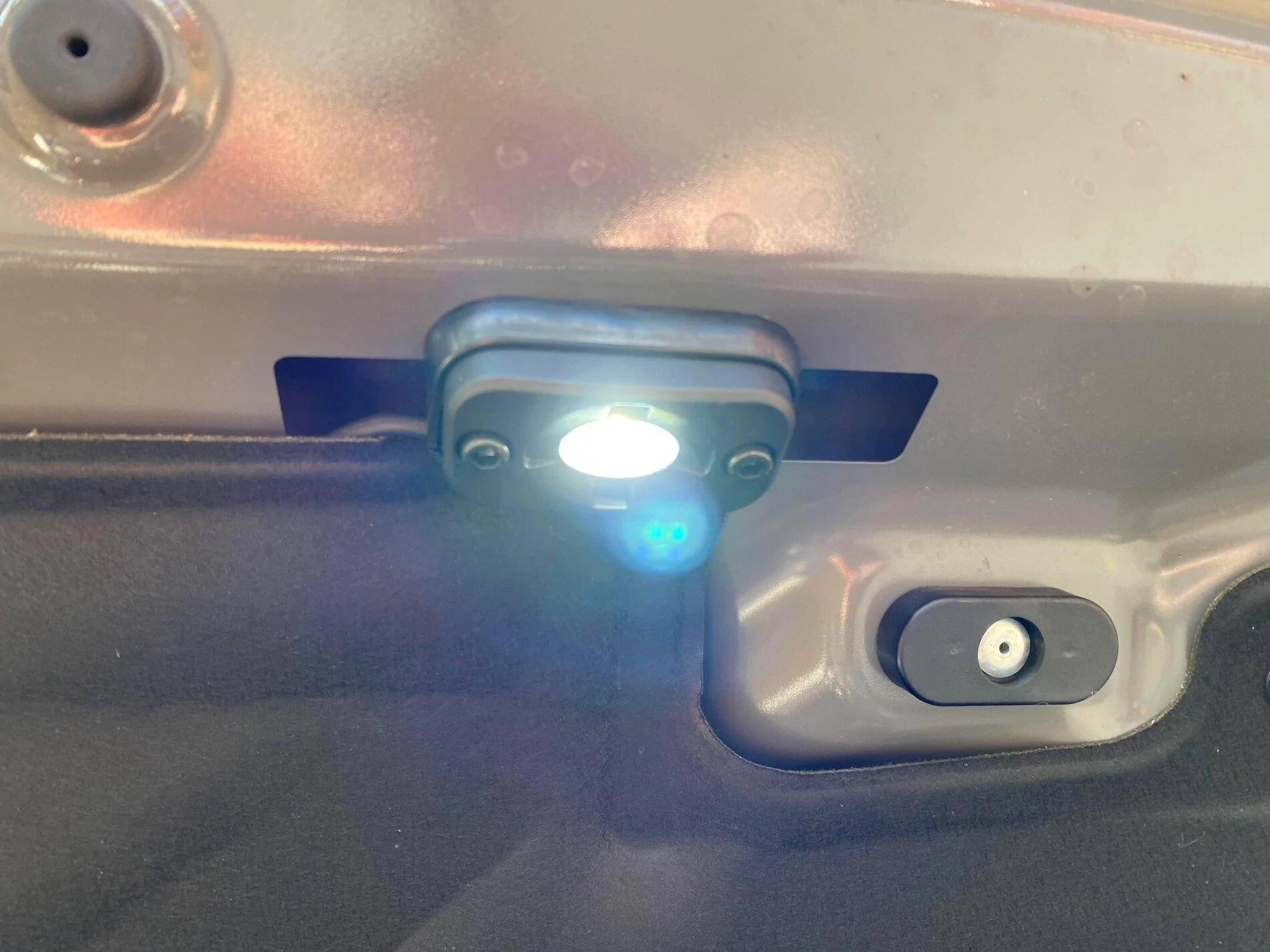 Jeep Gladiator Gas strut activated switch. IMG_3149