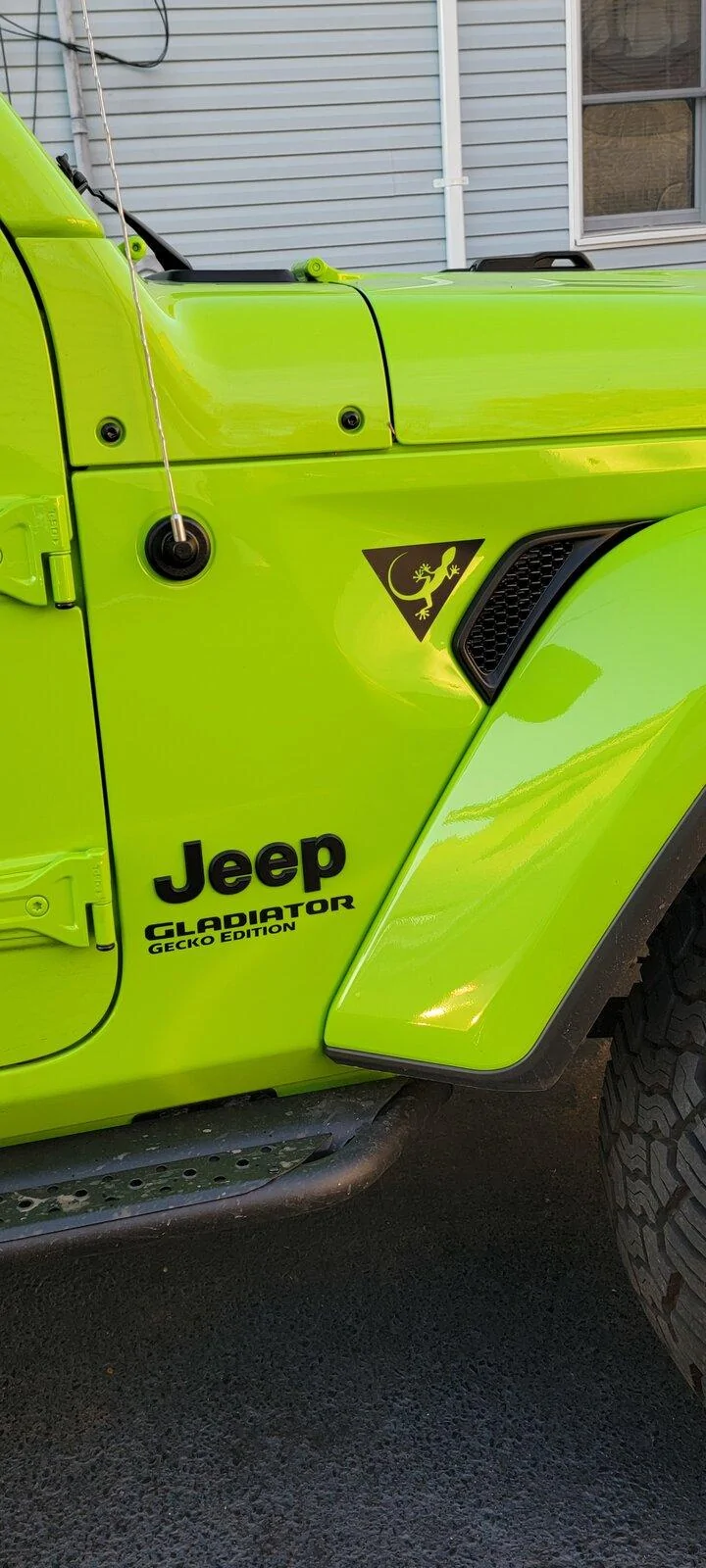 Jeep Gladiator GECKO GREEN Gladiator Club gecko-badging