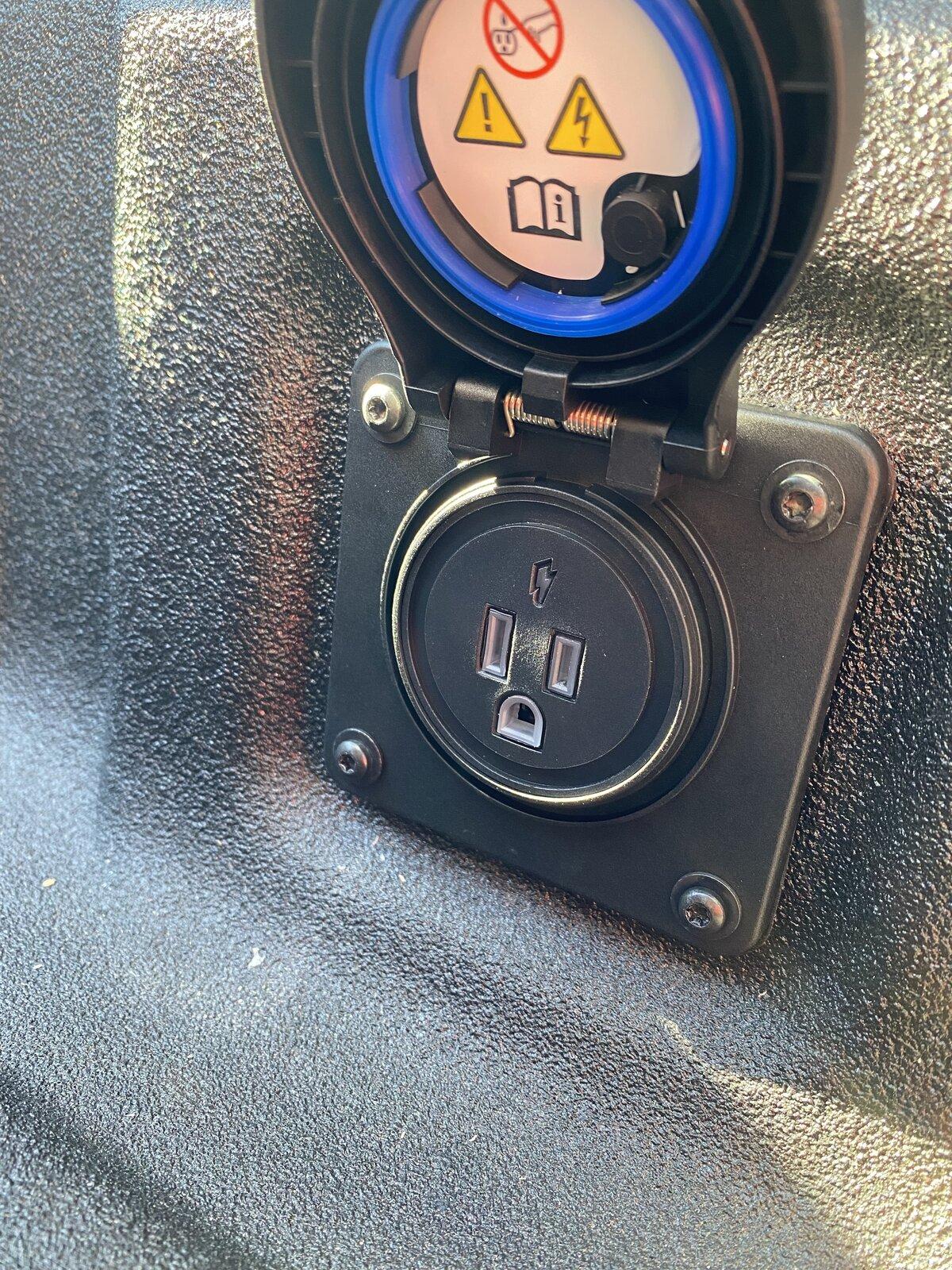 Jeep Gladiator What did you do TO your Gladiator today? [ADMIN WARNING: NO POLITICS, NO GUN TALK] Bed outlet 3