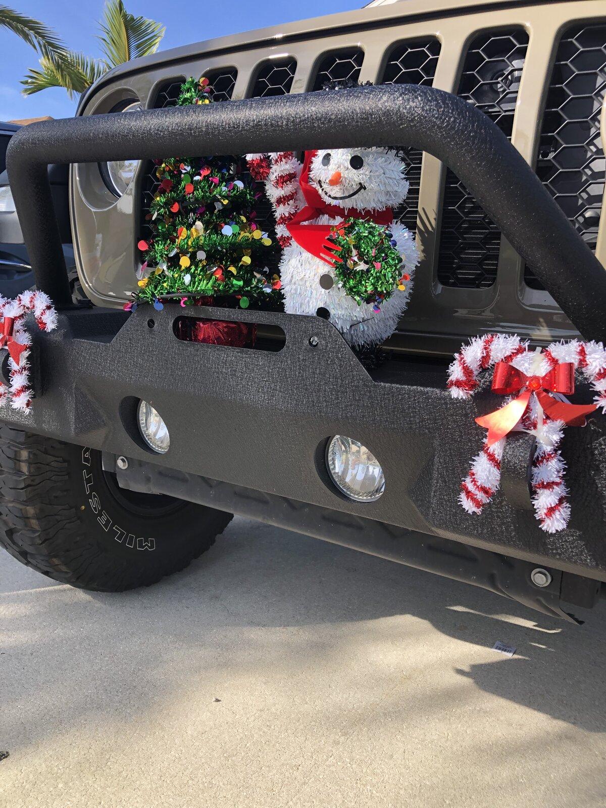 Jeep Gladiator Show us your Grill Wreaths B0E7AB3E-4C63-4771-A53E-59002A35AD79