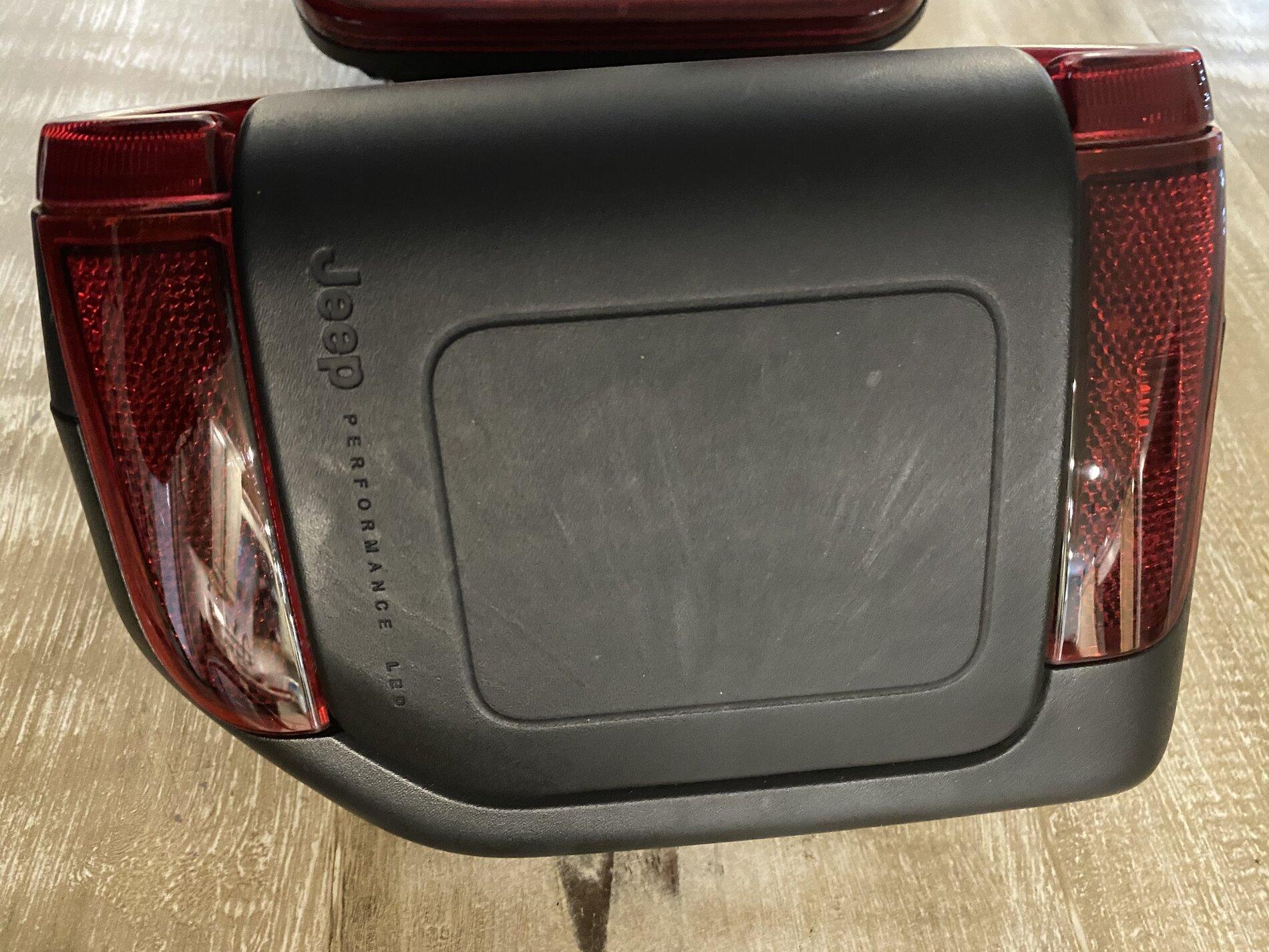 Jeep Gladiator OEM Led taillights 6A0055A8-C544-4E6E-9A68-EFDC998D6C27