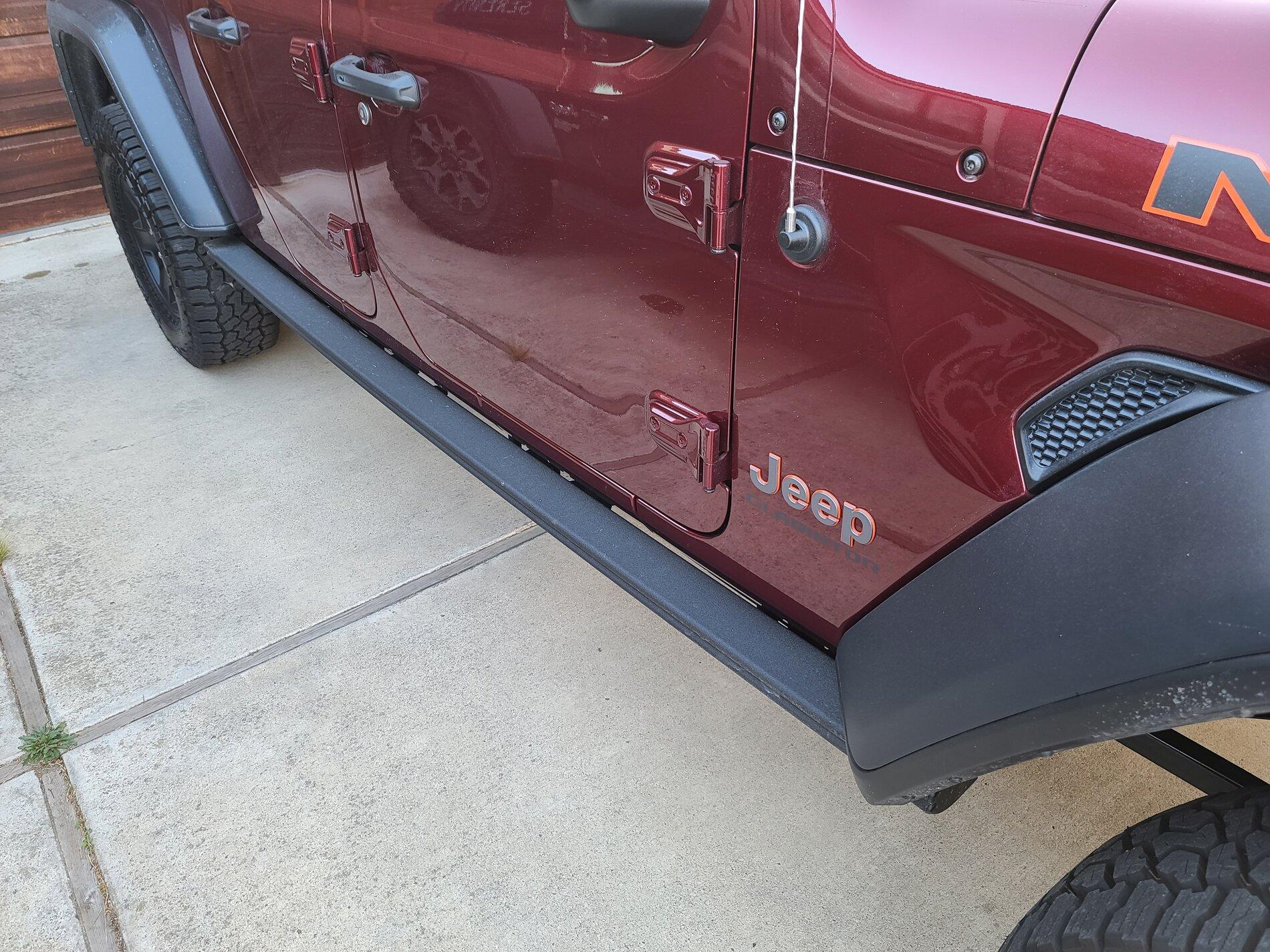 Jeep Gladiator Mopar Performance Slider with Step Assist. 20211127_083638