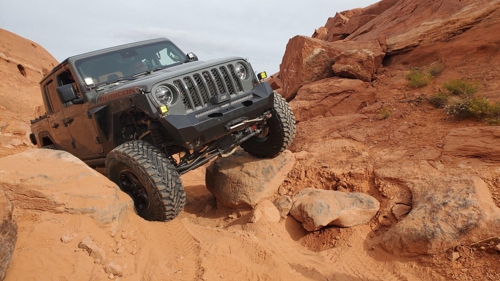 Jeep Gladiator !!! Ultimate Fab Four Front Bumper, lights and winch package $2300!!! 20211007_110851