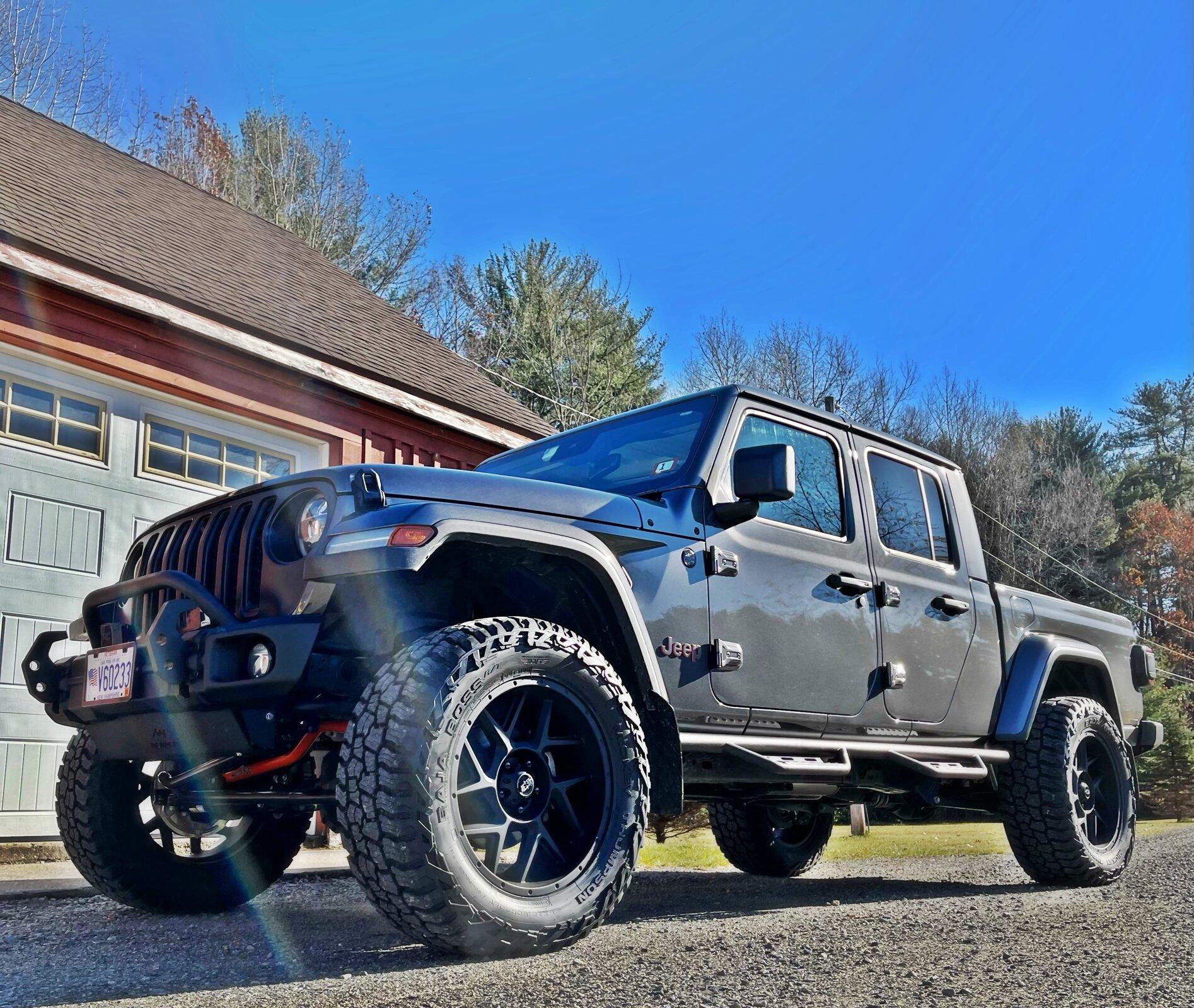 Jeep Gladiator Gladiator Glamour Shots CCE8ABFC-2E97-4C2A-9EE8-AE24B64A614E