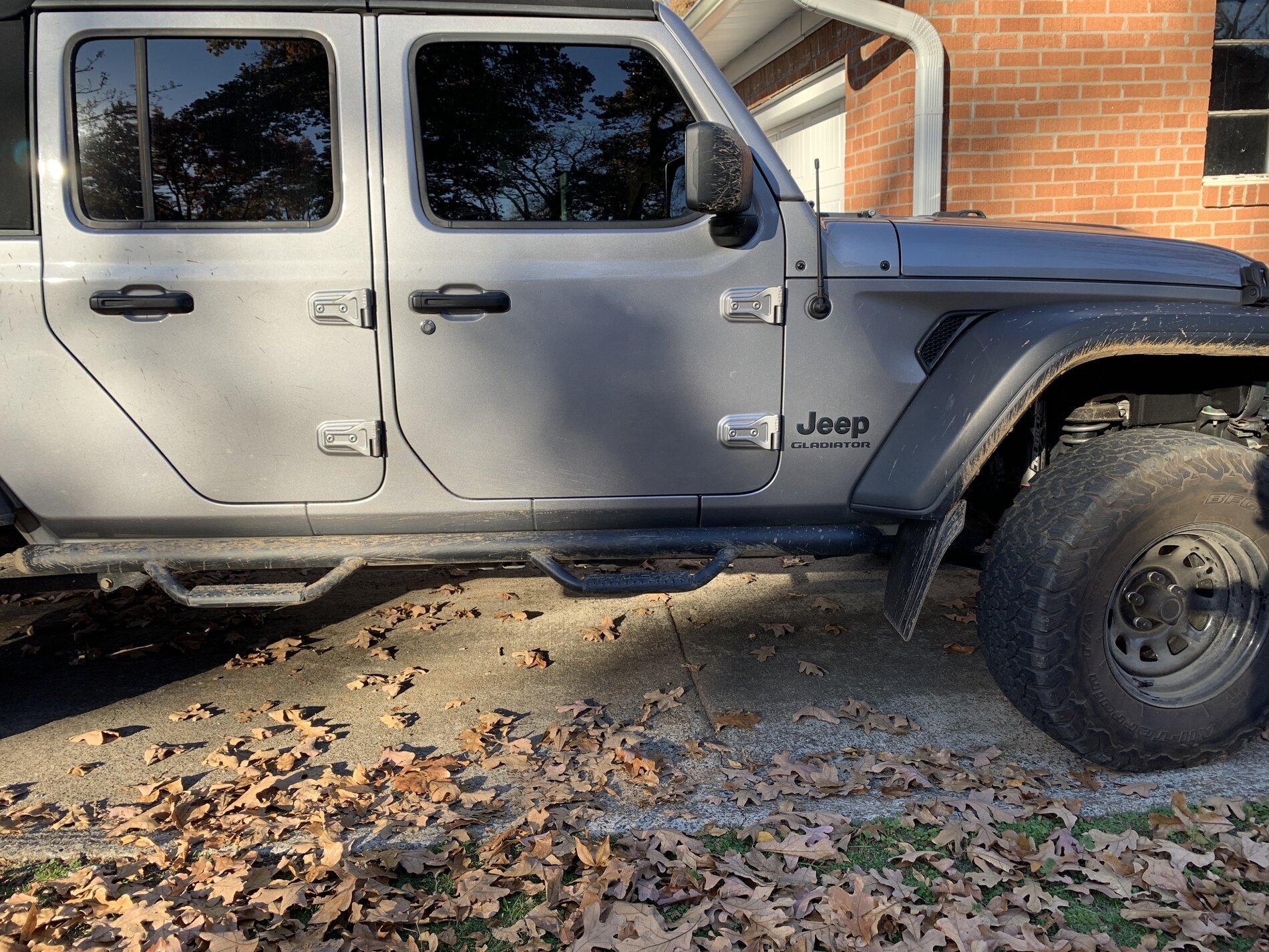 Jeep Gladiator Keeping door handles clean (extended fender flares?) image