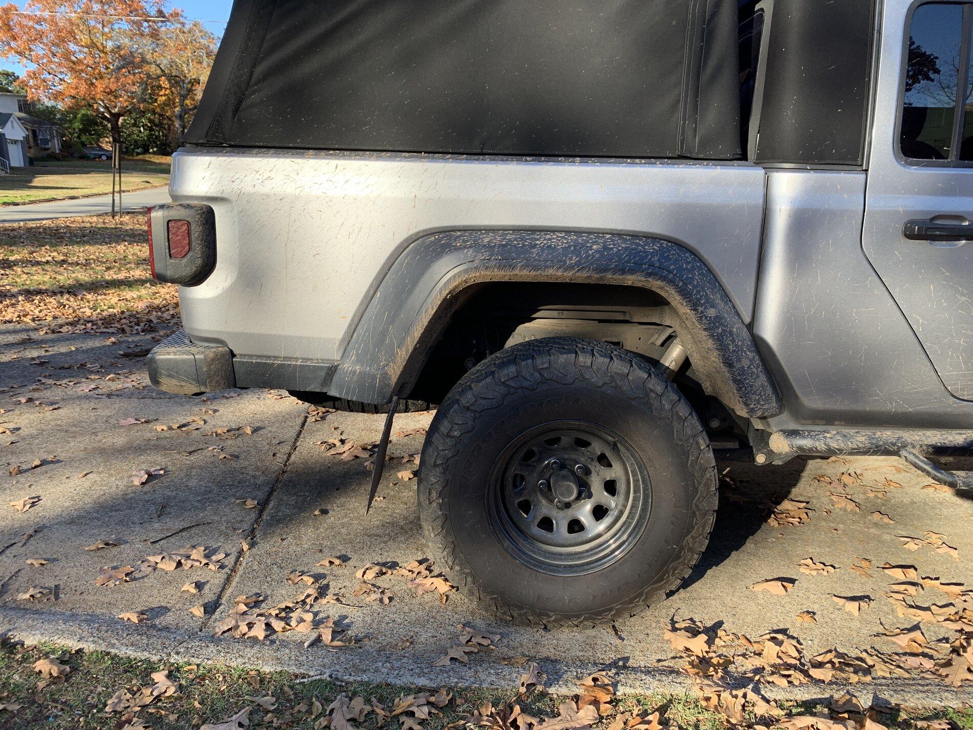 Jeep Gladiator Keeping door handles clean (extended fender flares?) image