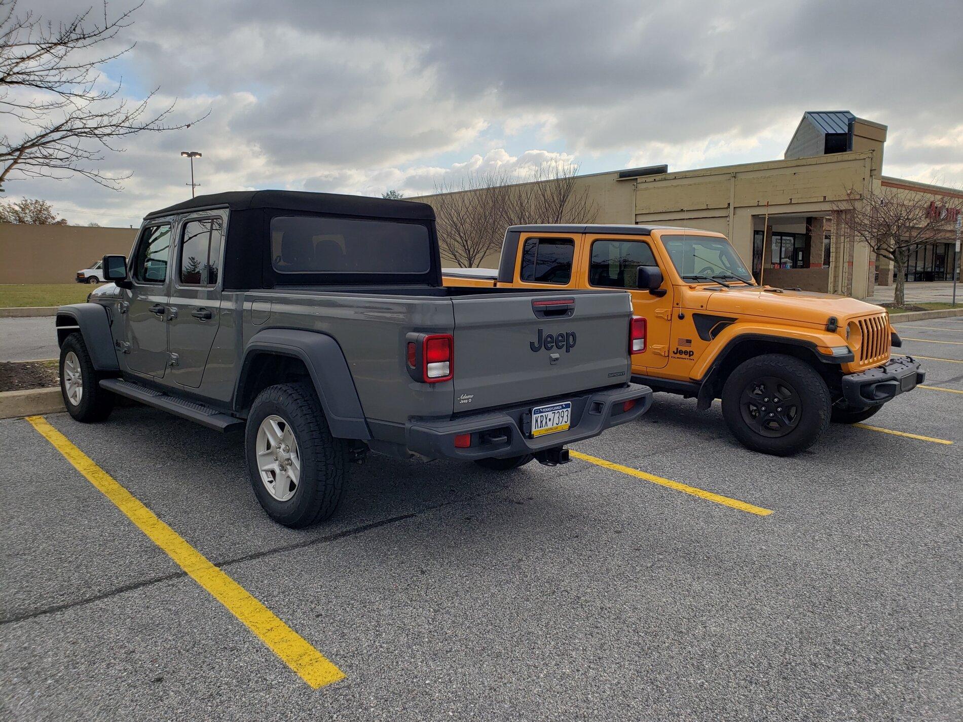 Jeep Gladiator Jeeps Parking Next To Jeeps 20211129_095823_resized