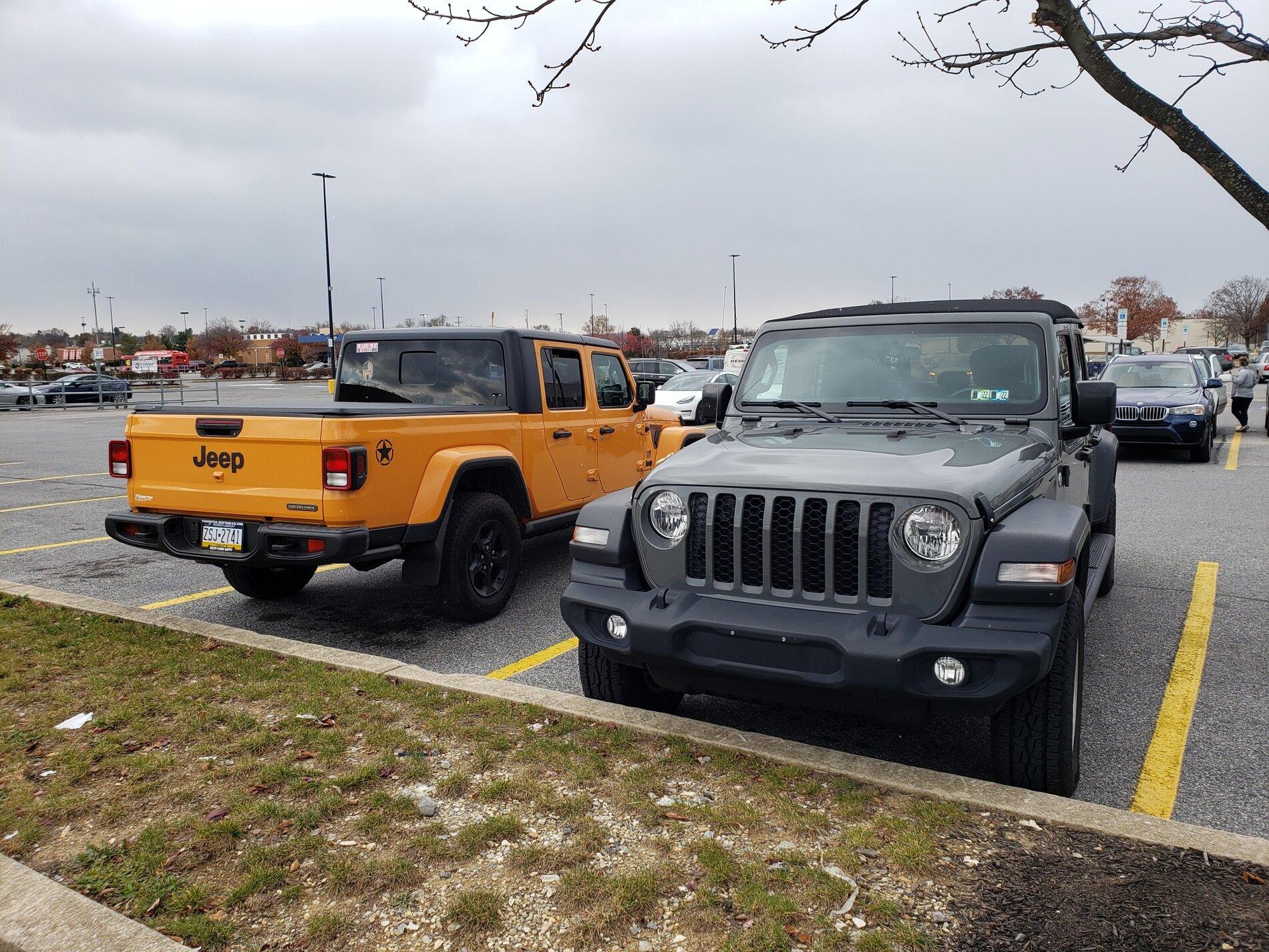 Jeep Gladiator Jeeps Parking Next To Jeeps 20211129_095842_resized