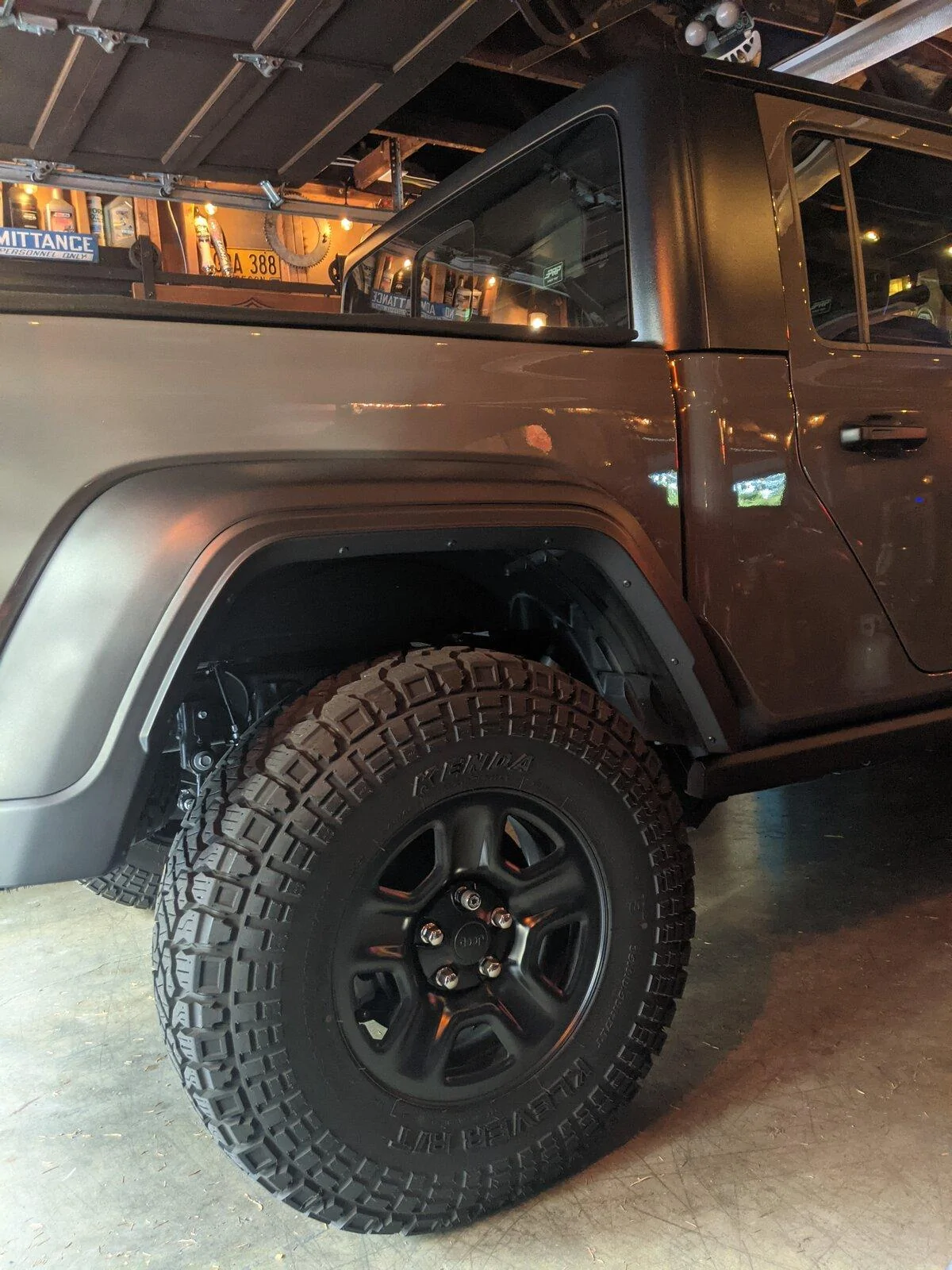 Jeep Gladiator Kenda Klever R/T KR601 35x10.50R17 PXL_20210925_004401376