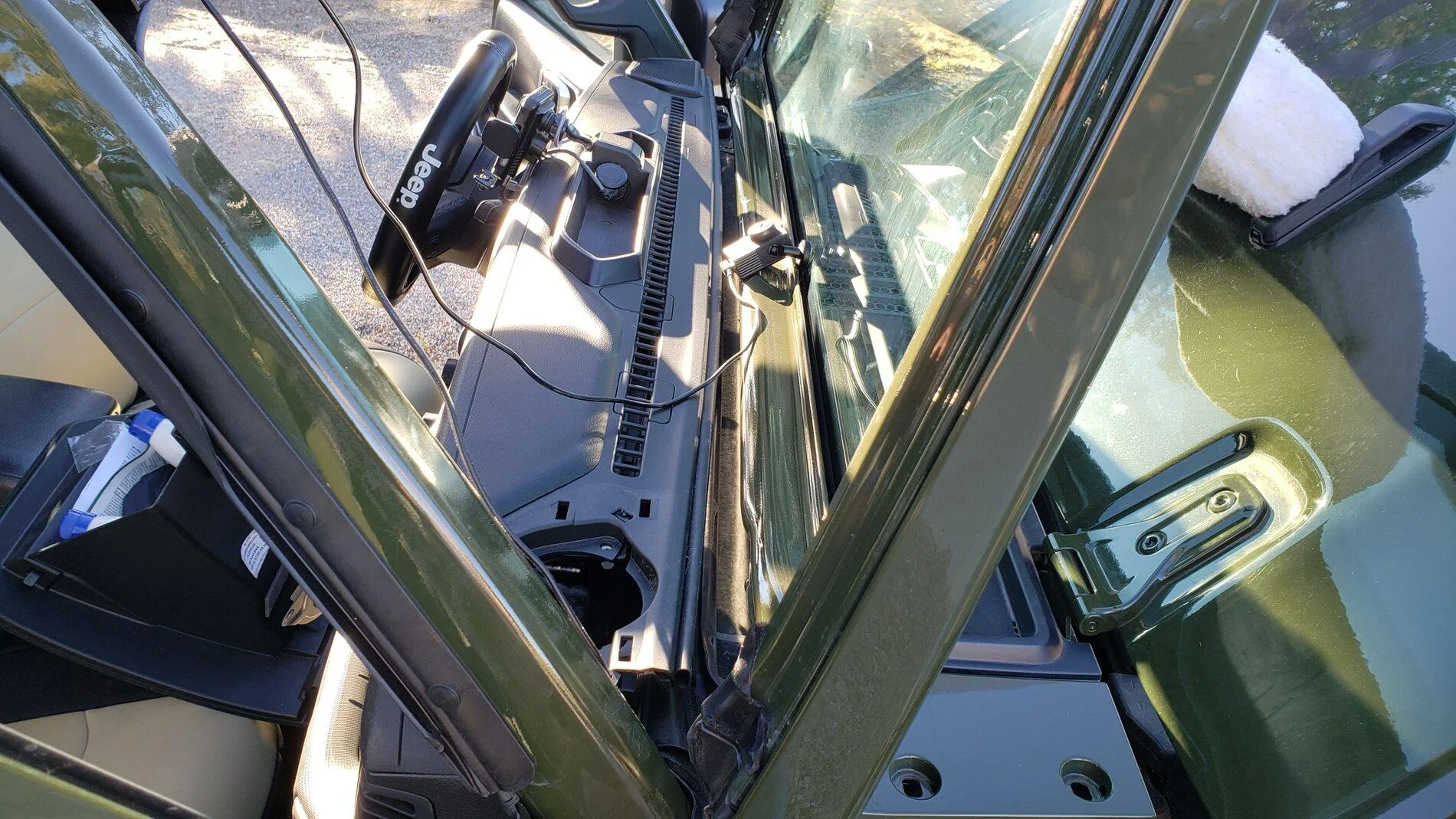 Jeep Gladiator Getting wires through grommet in firewall, any pointers? 20211129_151431