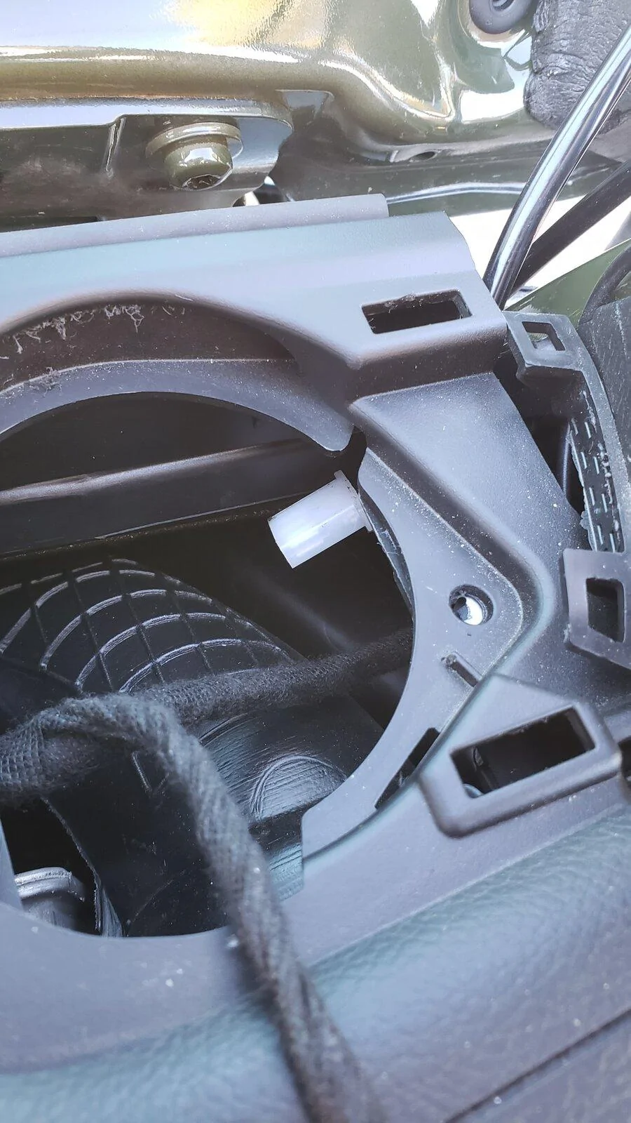 Jeep Gladiator Getting wires through grommet in firewall, any pointers? 20211129_151856
