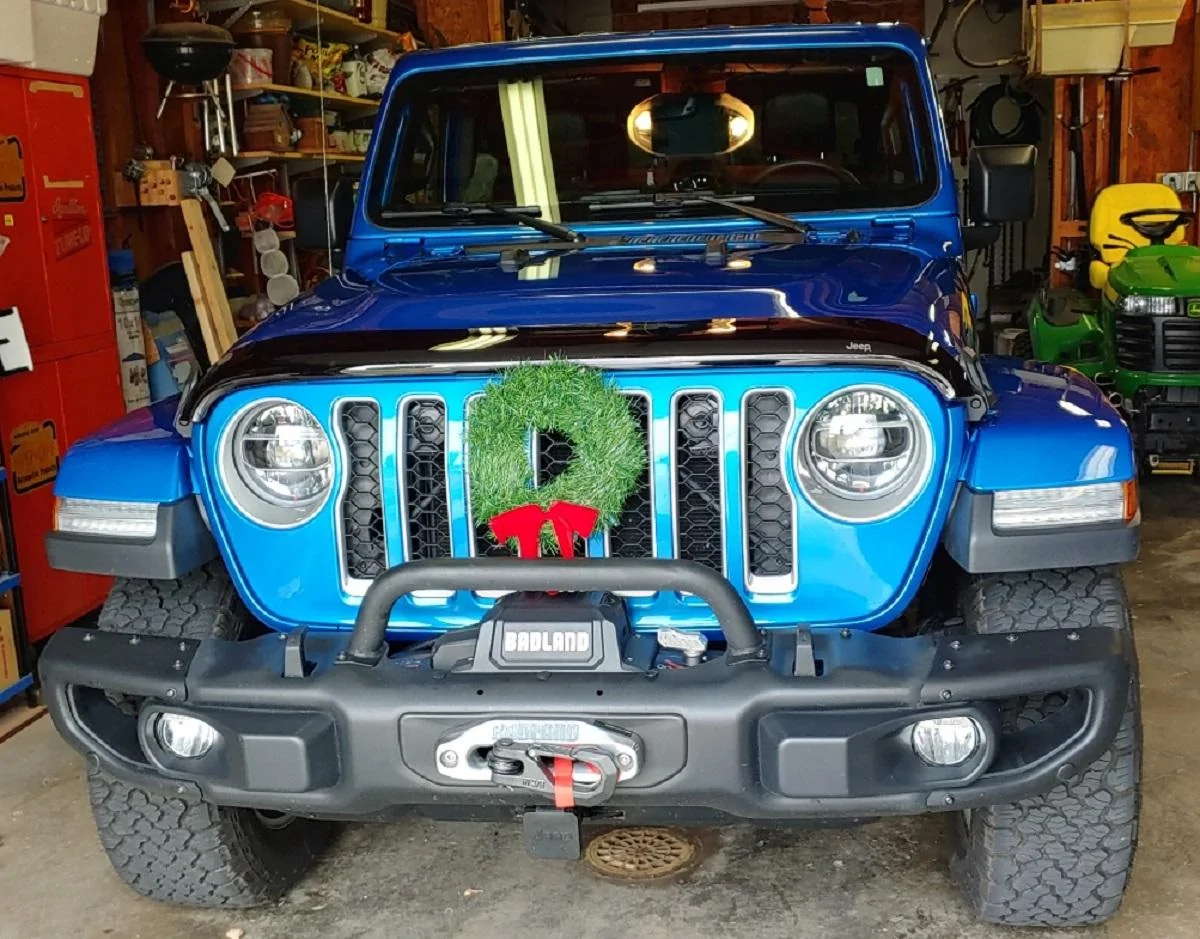 Jeep Gladiator Gorilla Glass Warranty Claim grill-wreath-2021