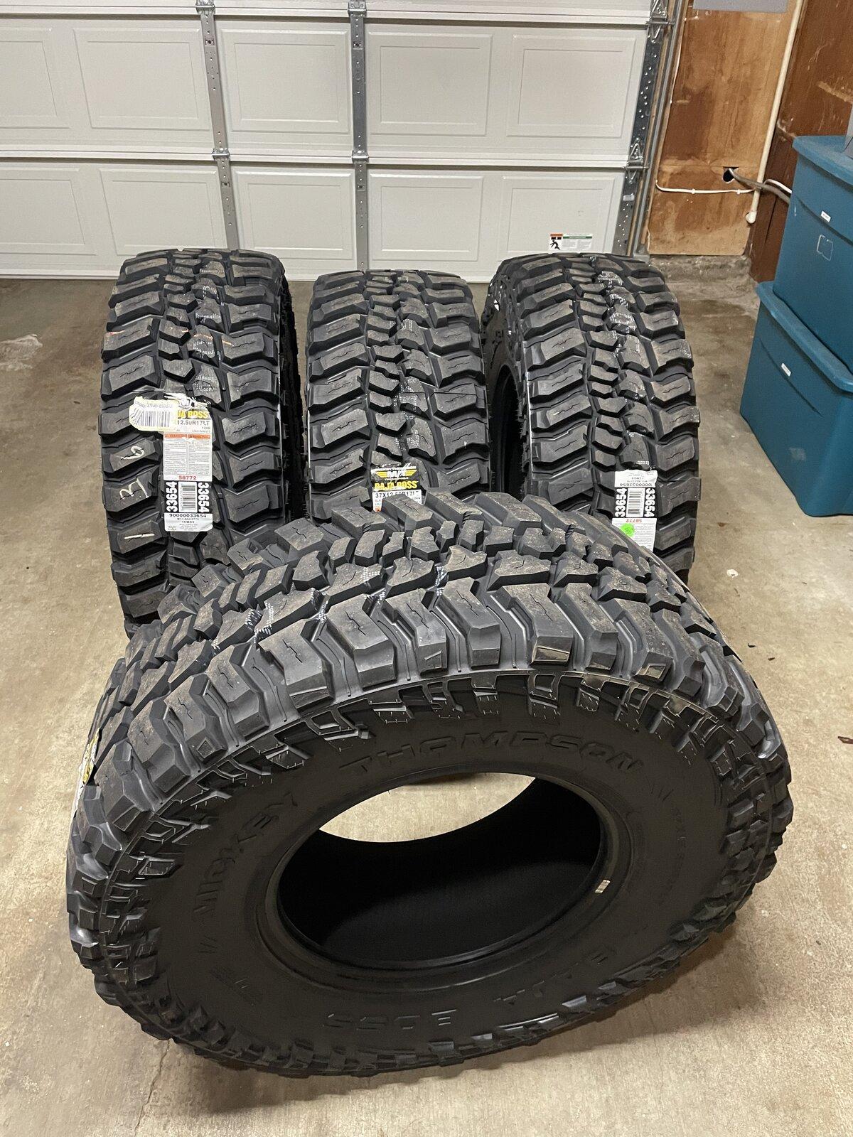 Jeep Gladiator Mickey Thompson Baja Boss 37" tires 2.JPG