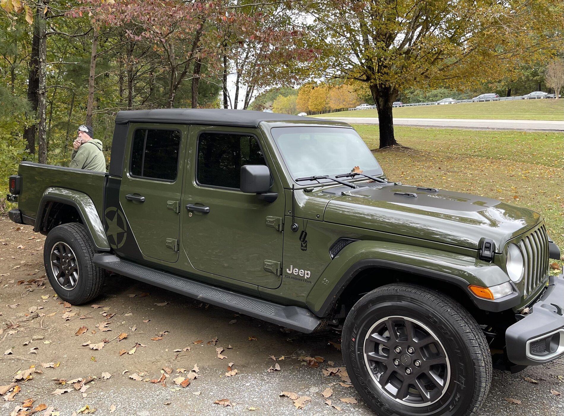 Jeep Gladiator SARGE GREEN Gladiator club 65A7D7E4-A3DF-4B17-9AC6-2B9887F1AD33