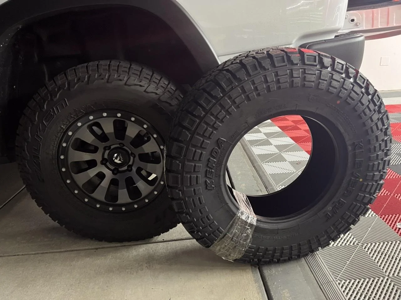 Jeep Gladiator Kenda Klever R/T KR601 35x10.50R17 E2C0A934-55D0-41F6-889C-9296BA4A2FE6