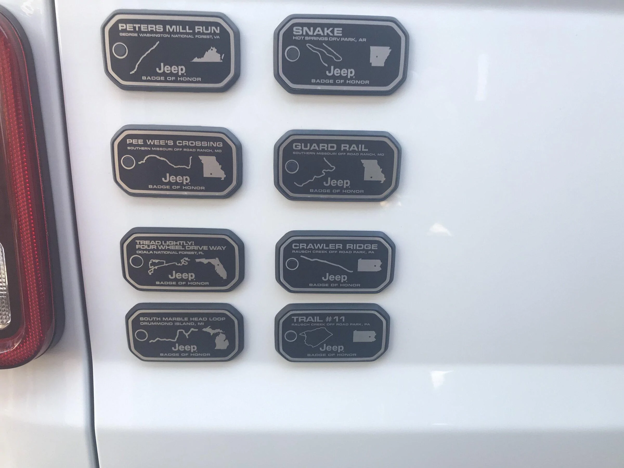 Jeep Gladiator How/where do you put your Badge of Honor badges? IMG_0308
