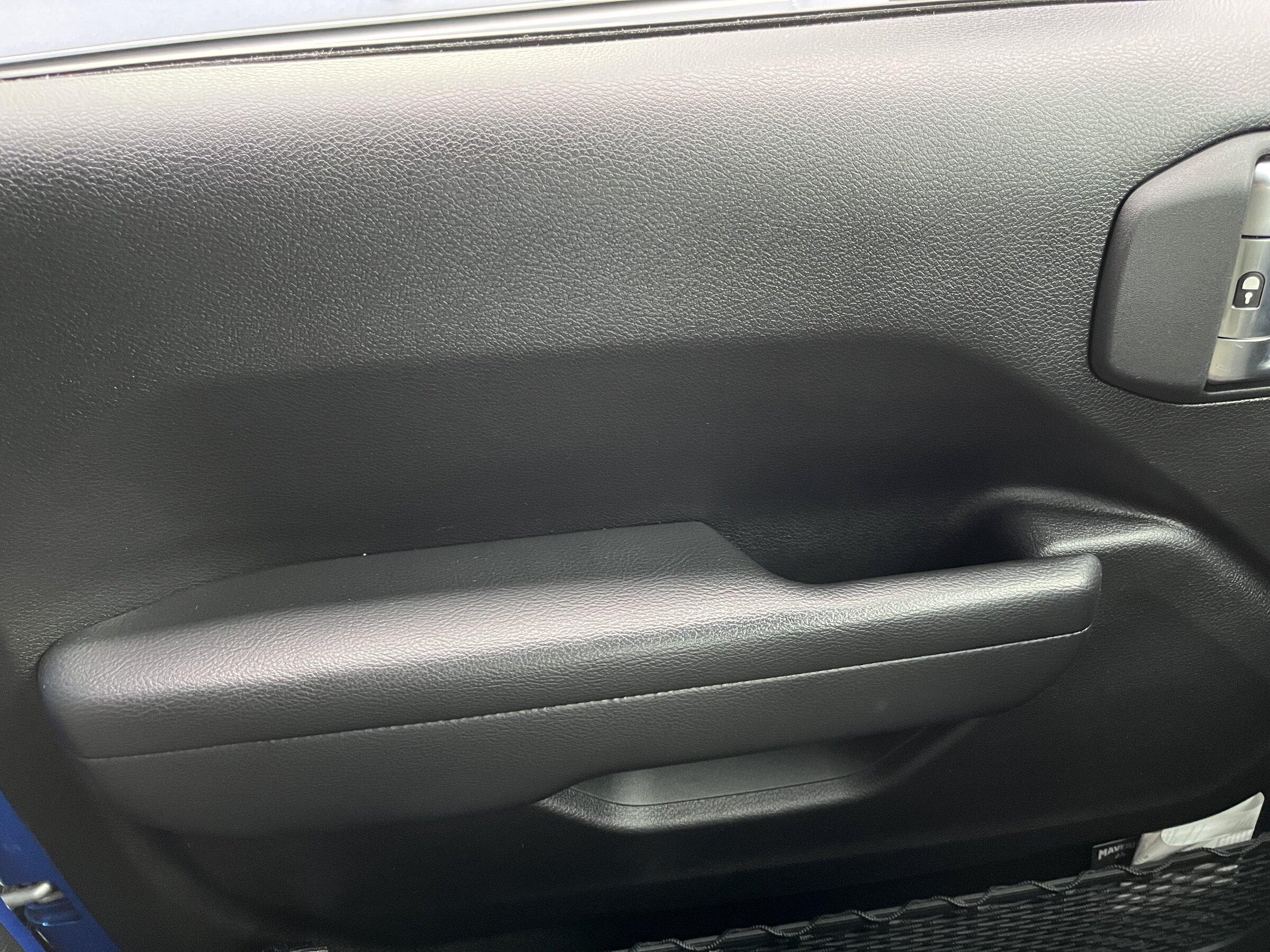 Jeep Gladiator Cloth Seats vs. Leather Seats Package E6CD8273-EBAA-48F3-A952-5DBCAC9628FB
