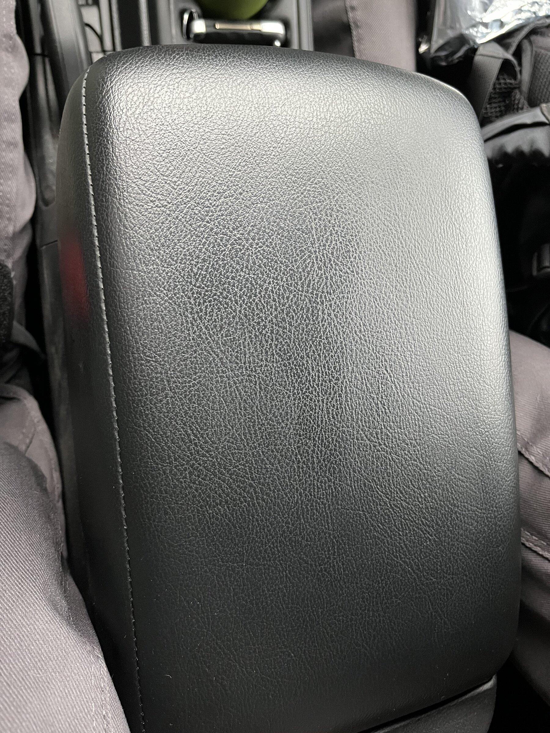 Jeep Gladiator Cloth Seats vs. Leather Seats Package 7D0C1A09-C23B-4954-82F3-5BB855B3670E