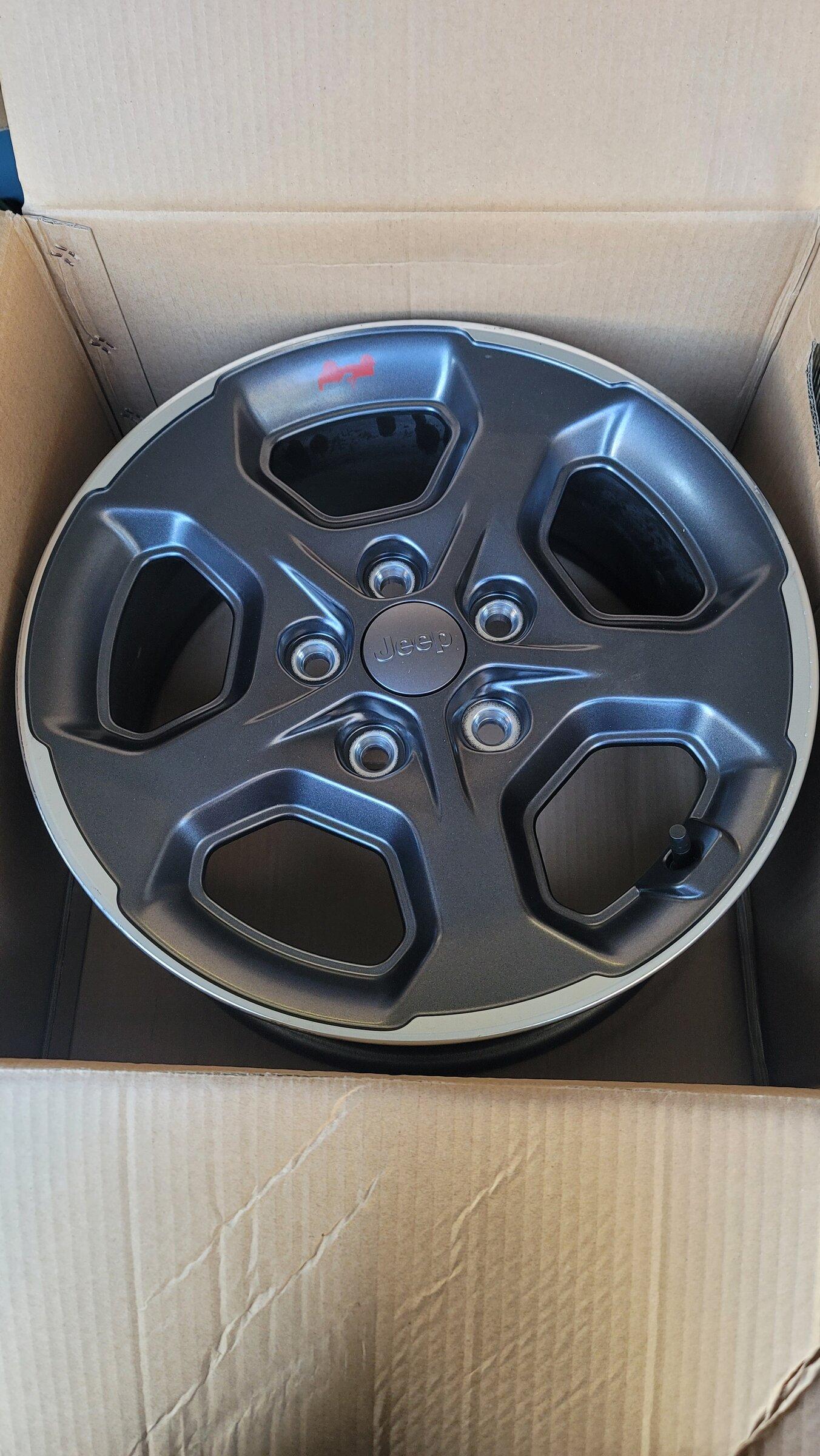 Jeep Gladiator Rubicon Wheel-spare upgrade (1) 20211202_132655