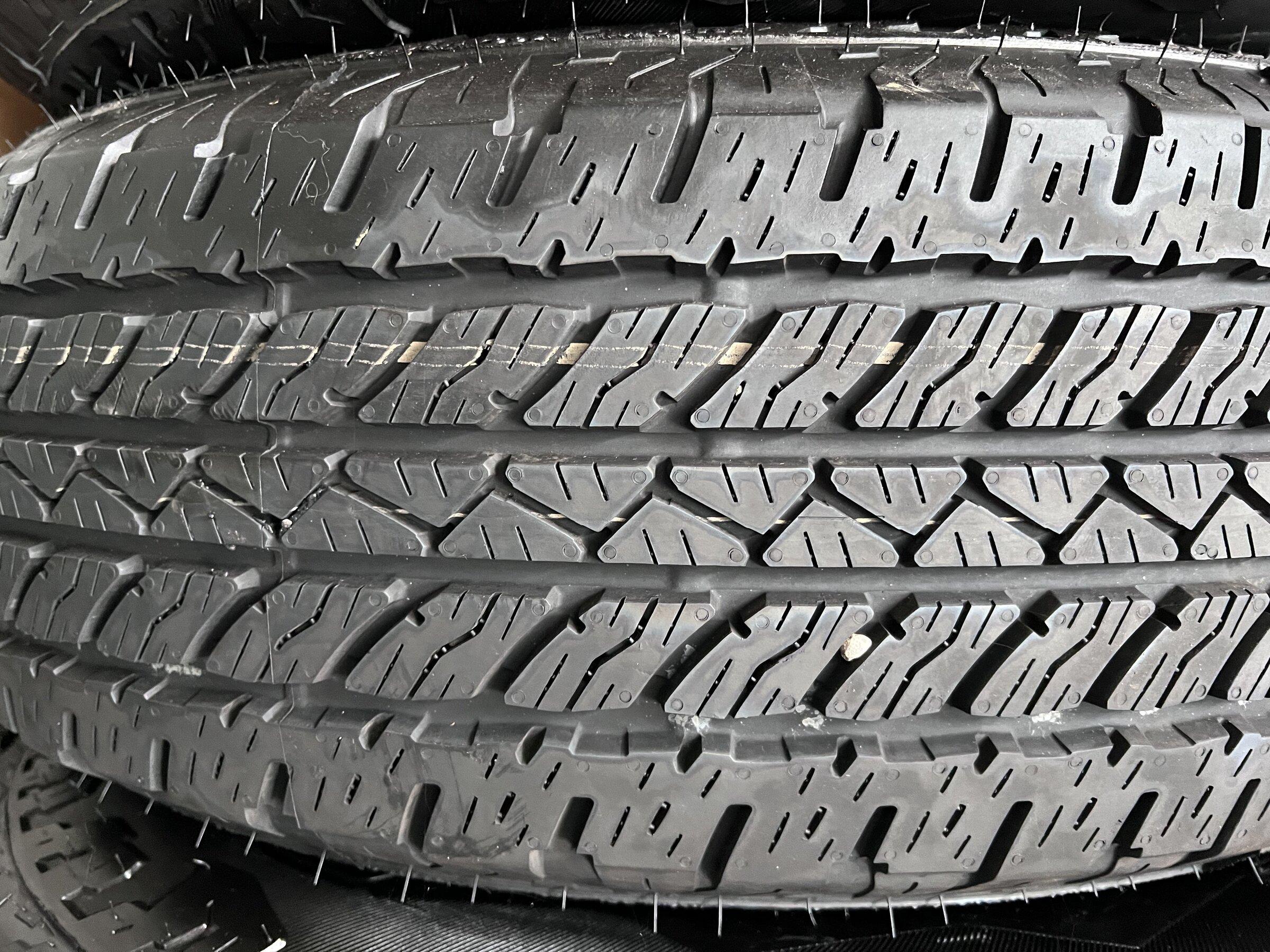 Jeep Gladiator Like new Gladiator Sport S Wheels and Tires 24334F15-0B43-4F0C-9EA1-0D71273161BC