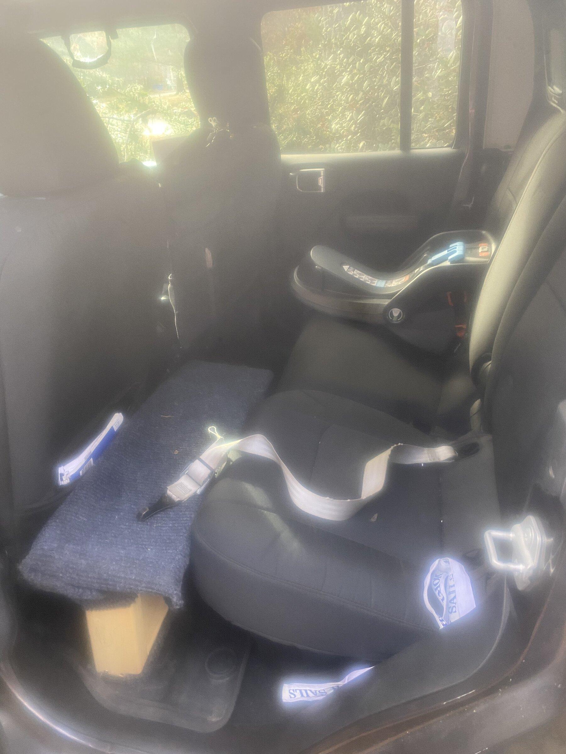 Jeep Gladiator Dog co-pilot help. A1E68472-3E13-4F54-A9E7-8758B4A15E94