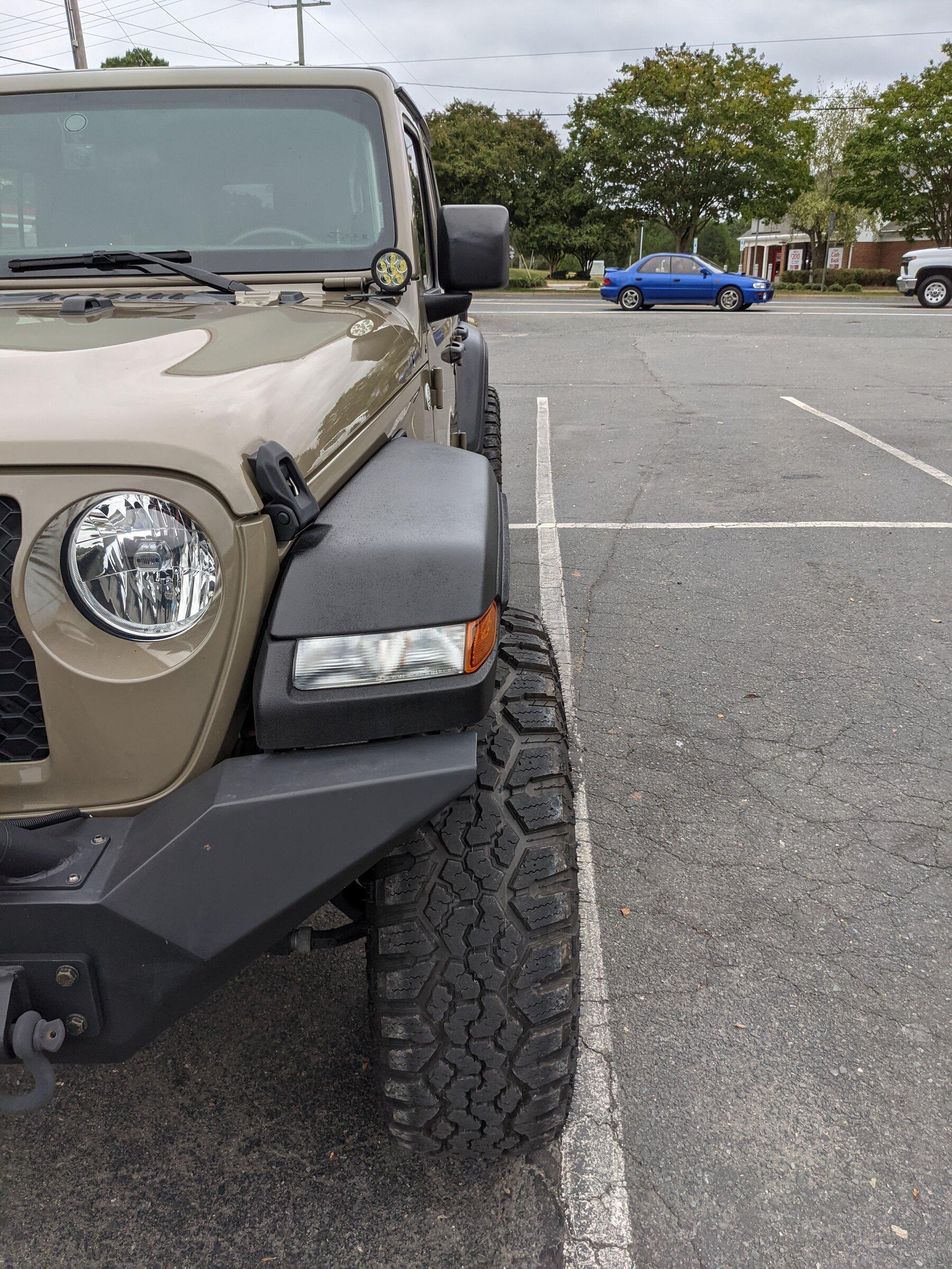 Jeep Gladiator Two questions about Gladiator fender flares PXL_20211011_192320056