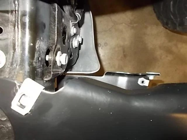 Jeep Gladiator Swapping the Mojave plastic bumper with the Mopar steel bumper DS311
