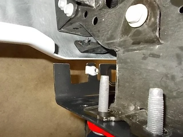 Jeep Gladiator Swapping the Mojave plastic bumper with the Mopar steel bumper DS312