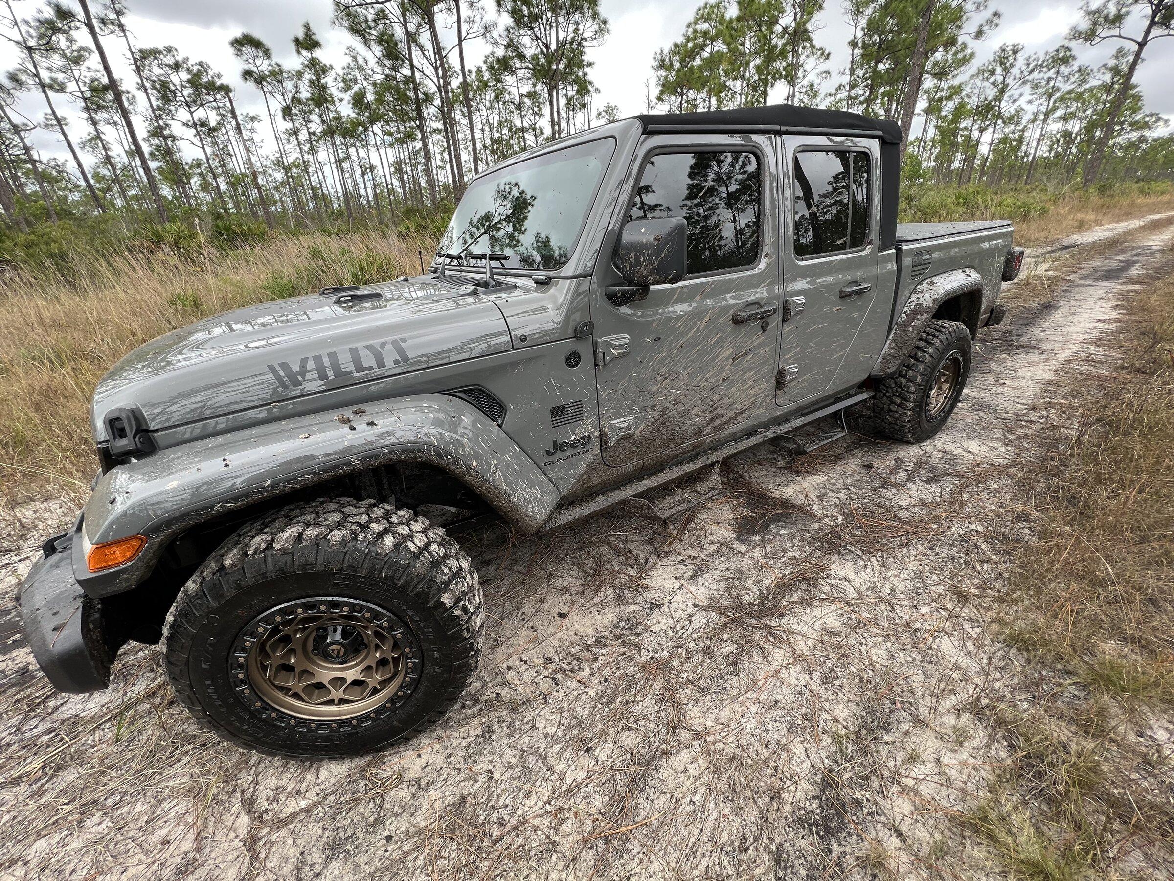 Jeep Gladiator over 1000 mi on my 3 week old gladiator: pros and cons 321805AC-B762-4F30-98CA-981E7EBFCAC2