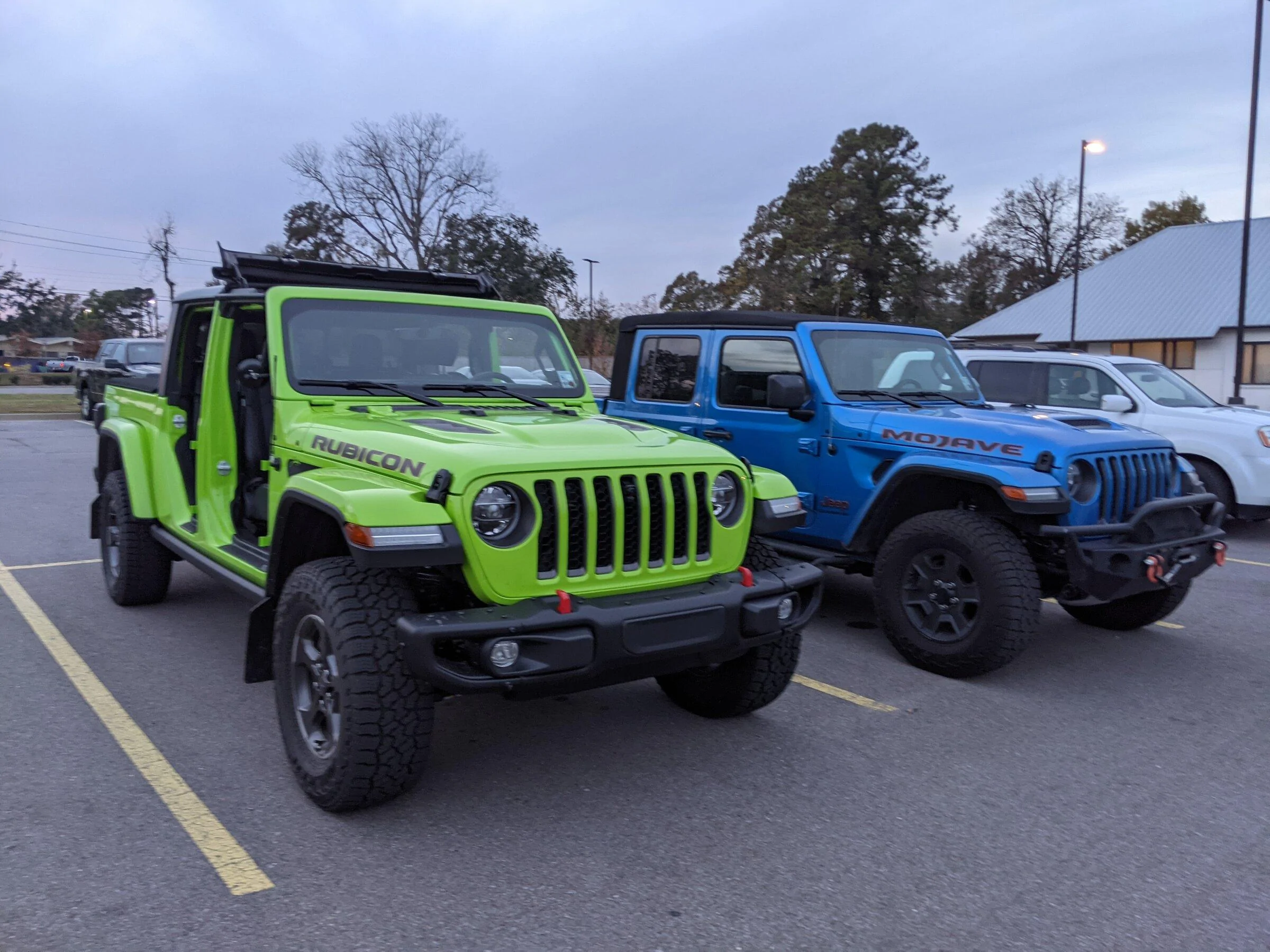 Jeep Gladiator Jeeps Parking Next To Jeeps IMG_20211205_173655