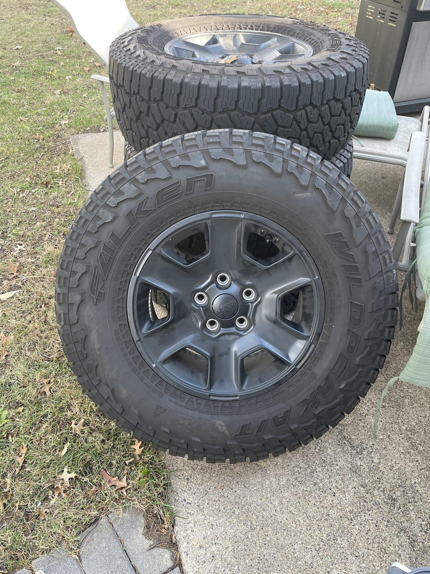 Jeep Gladiator OEM Mojave Wheels and Tires 95B4EAC0-B2D2-434F-8F35-2EBBB5AE0804