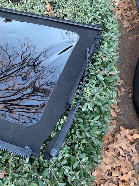 Jeep Gladiator Bestop teaser concept: folding soft cover / shell / topper for Gladiator bed zi