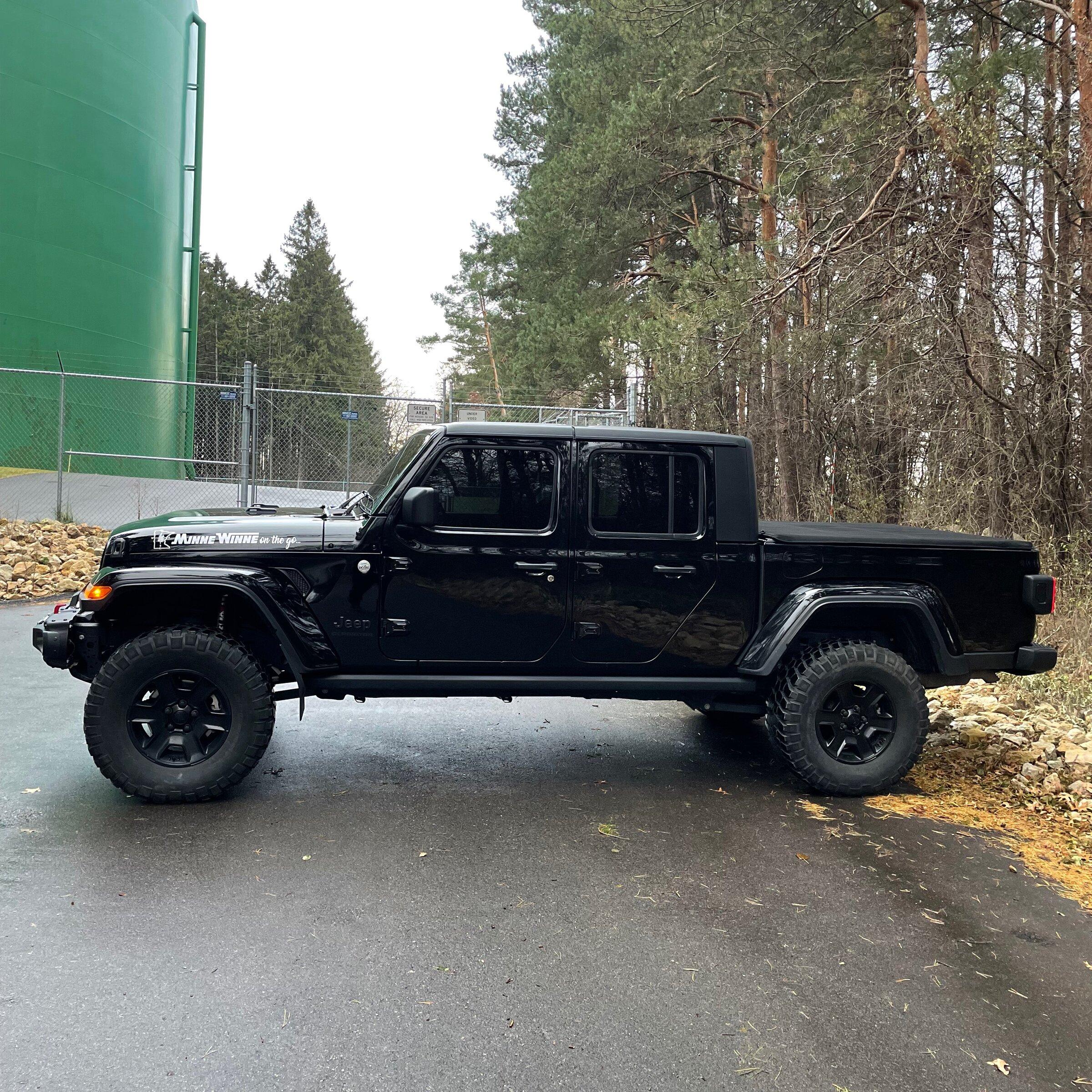 Jeep Gladiator Anyone have an all-black that they've added decals or trim to? IMG_4640