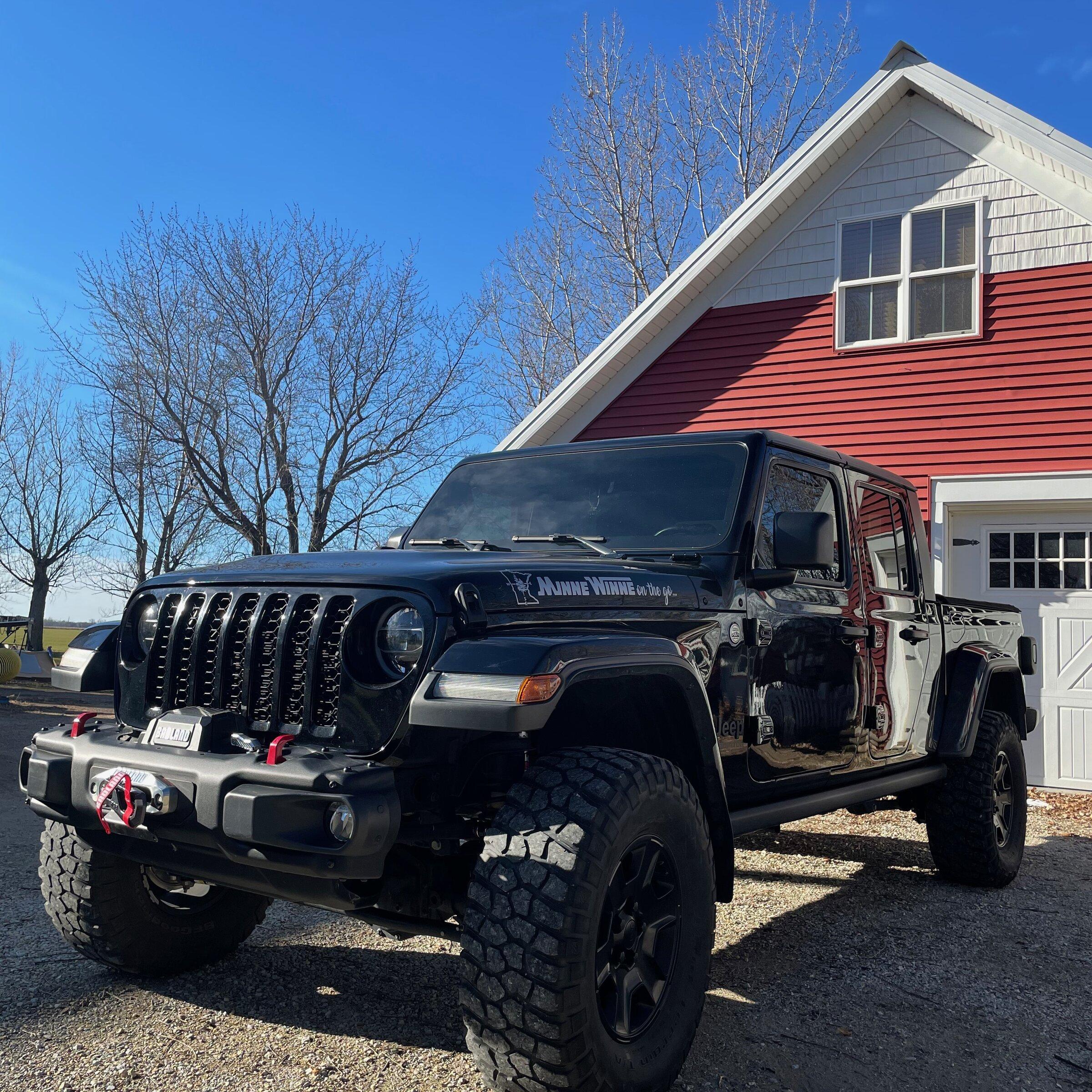Jeep Gladiator Anyone have an all-black that they've added decals or trim to? IMG_4623