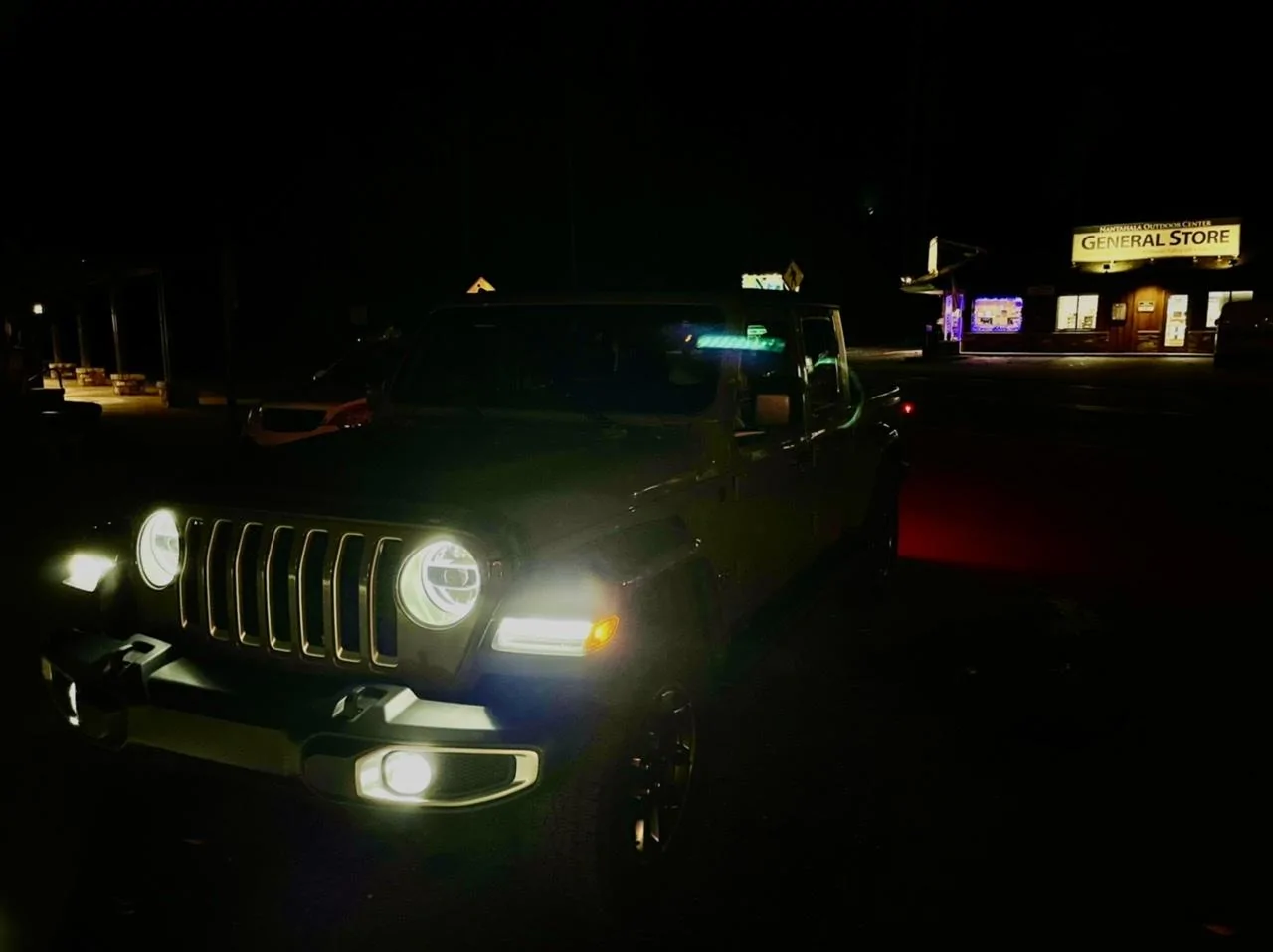 Jeep Gladiator Gladiator Glamour Shots 67285CD6-0AC6-4152-8C62-5E5F16539126
