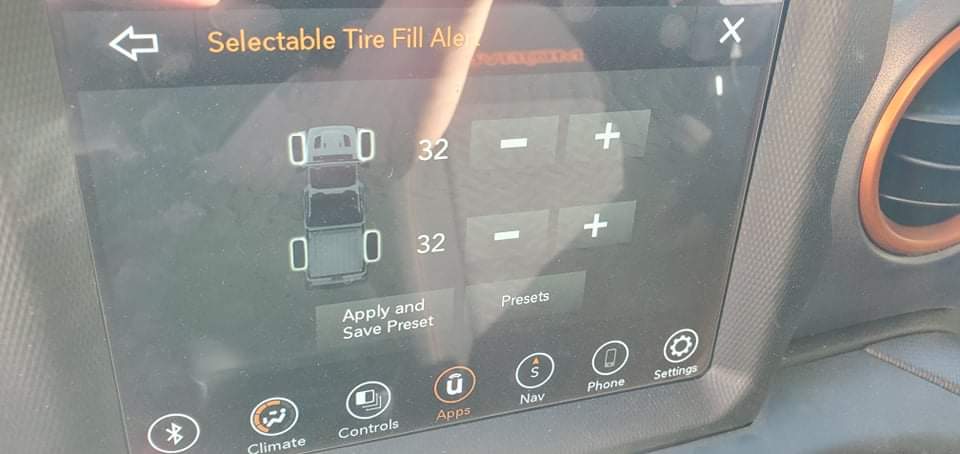 Jeep Gladiator Tire Fill Alert added for a Sept 21' build date received_920117808864179