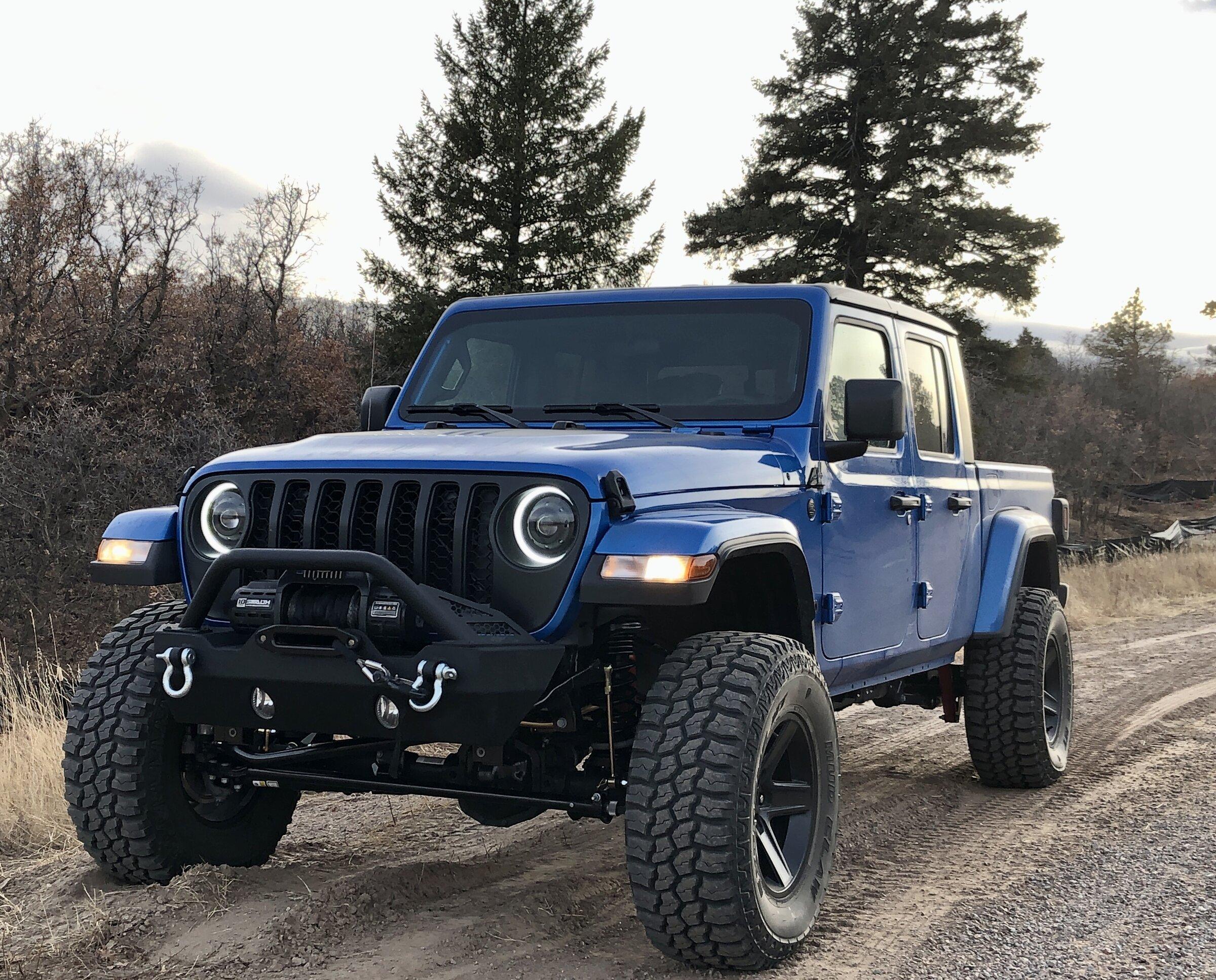 Jeep Gladiator Godfather’s Hydro Blue A3DD1806-DE58-4EB1-A06A-ABF5C2B1F512
