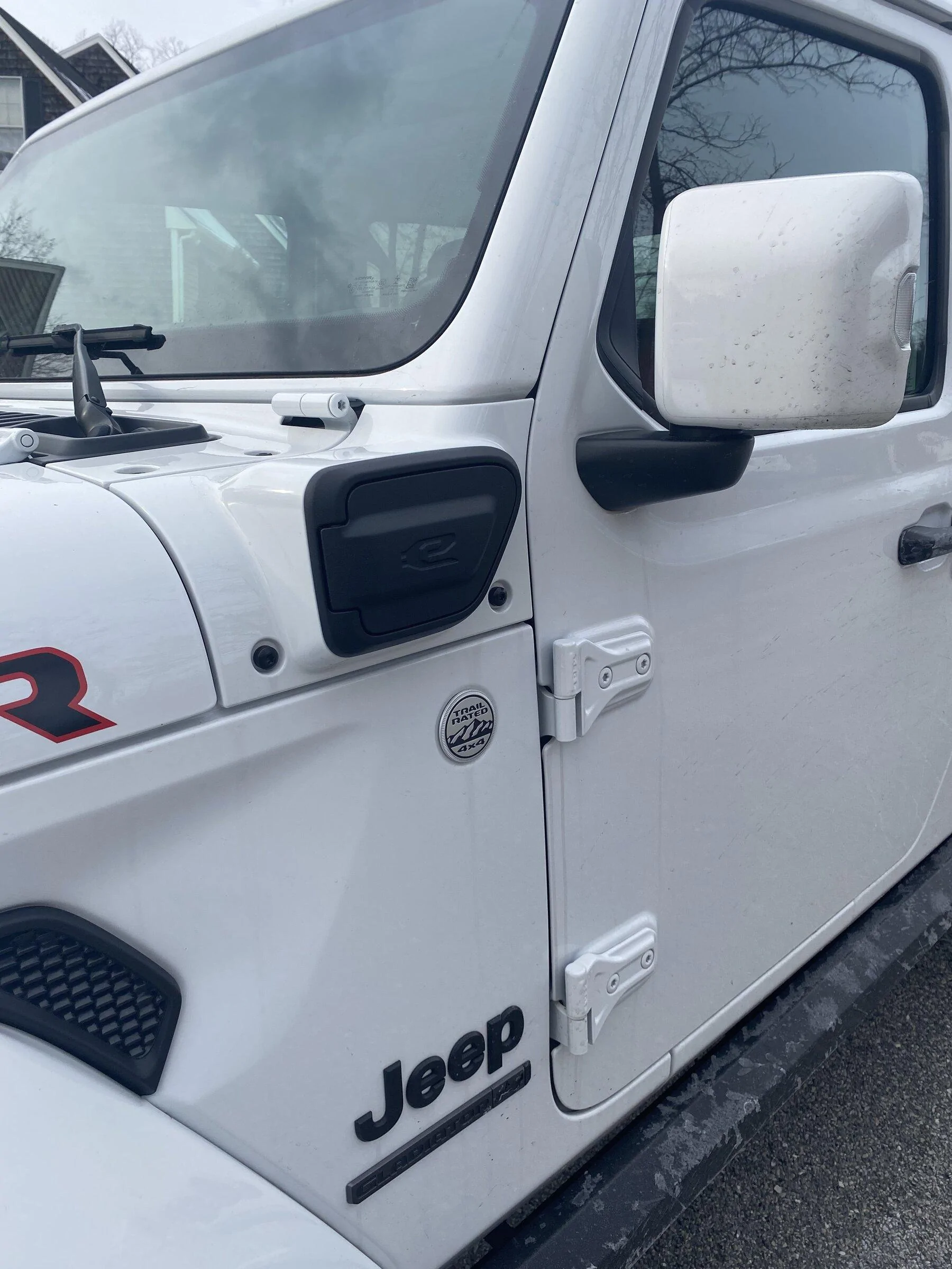 Jeep Gladiator Wrangler 4XE charge port cowl repurposed for ARB on-board air connection IMG_0023