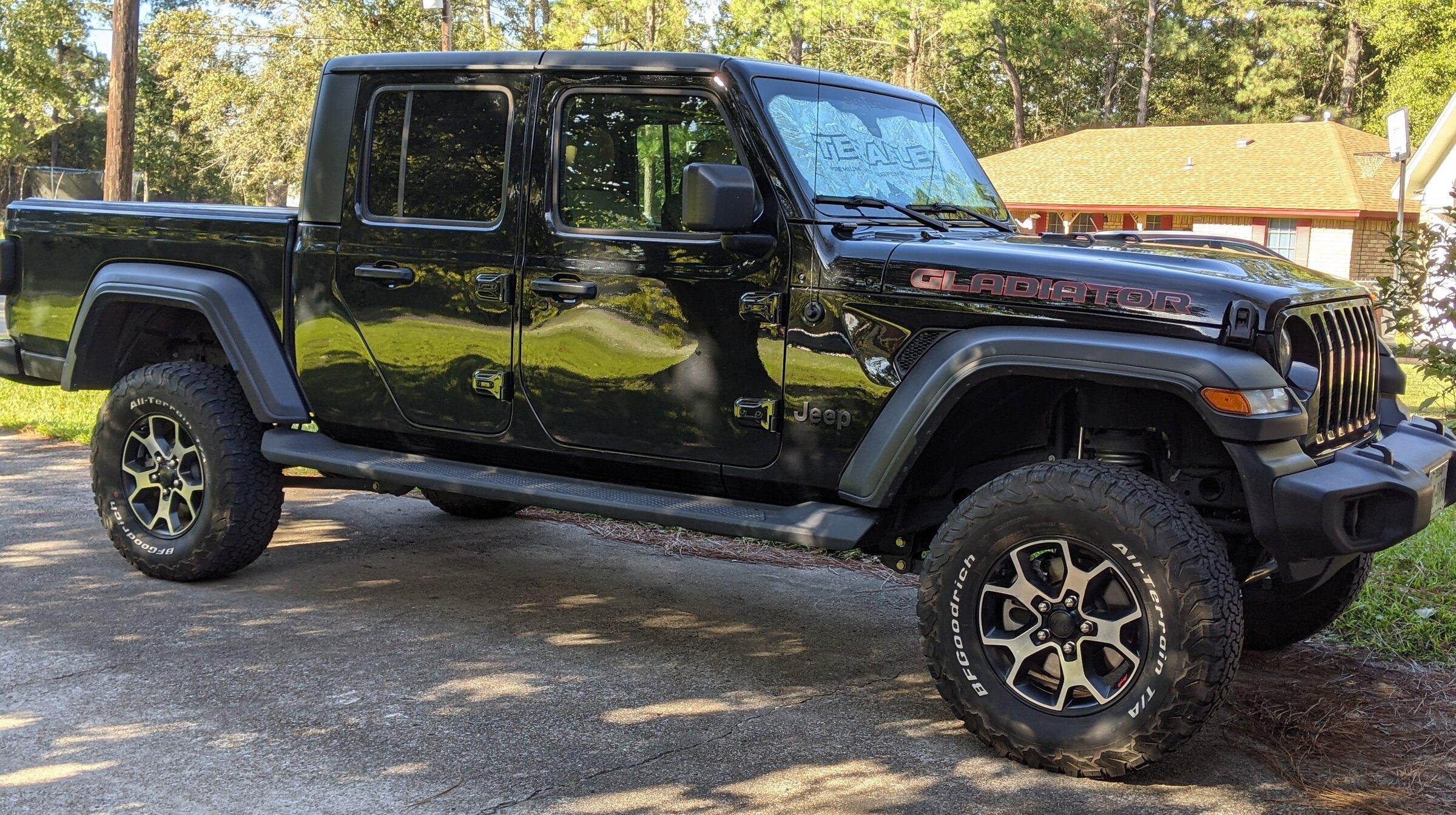 Jeep Gladiator Anyone have an all-black that they've added decals or trim to? PXL_20211017_144645704~2