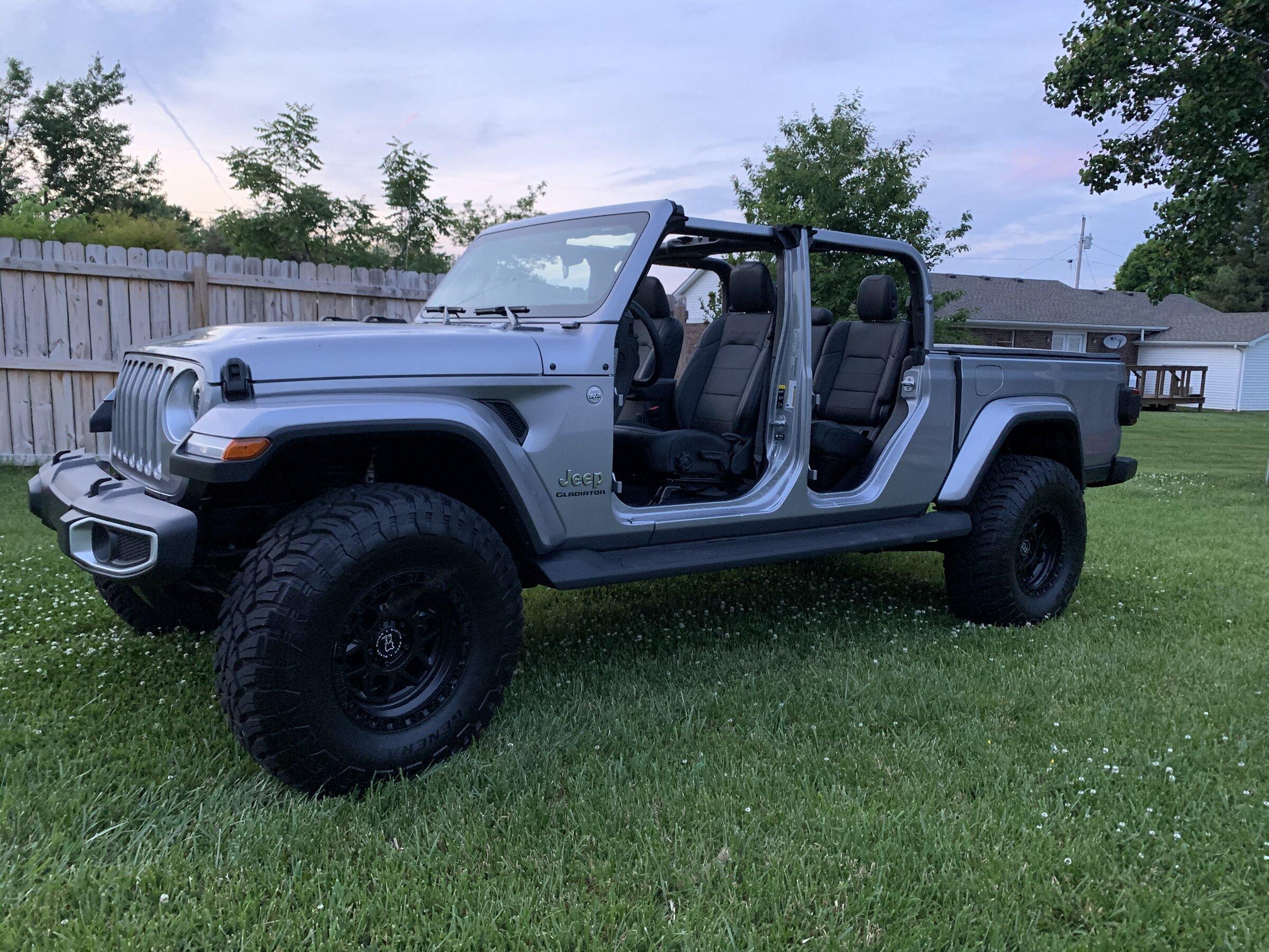 Jeep Gladiator SHOW ME 37S 2 INCH MOPAR LIFT ON A NON RUBICON 3650174D-D004-4C88-AF7F-658391BA4674