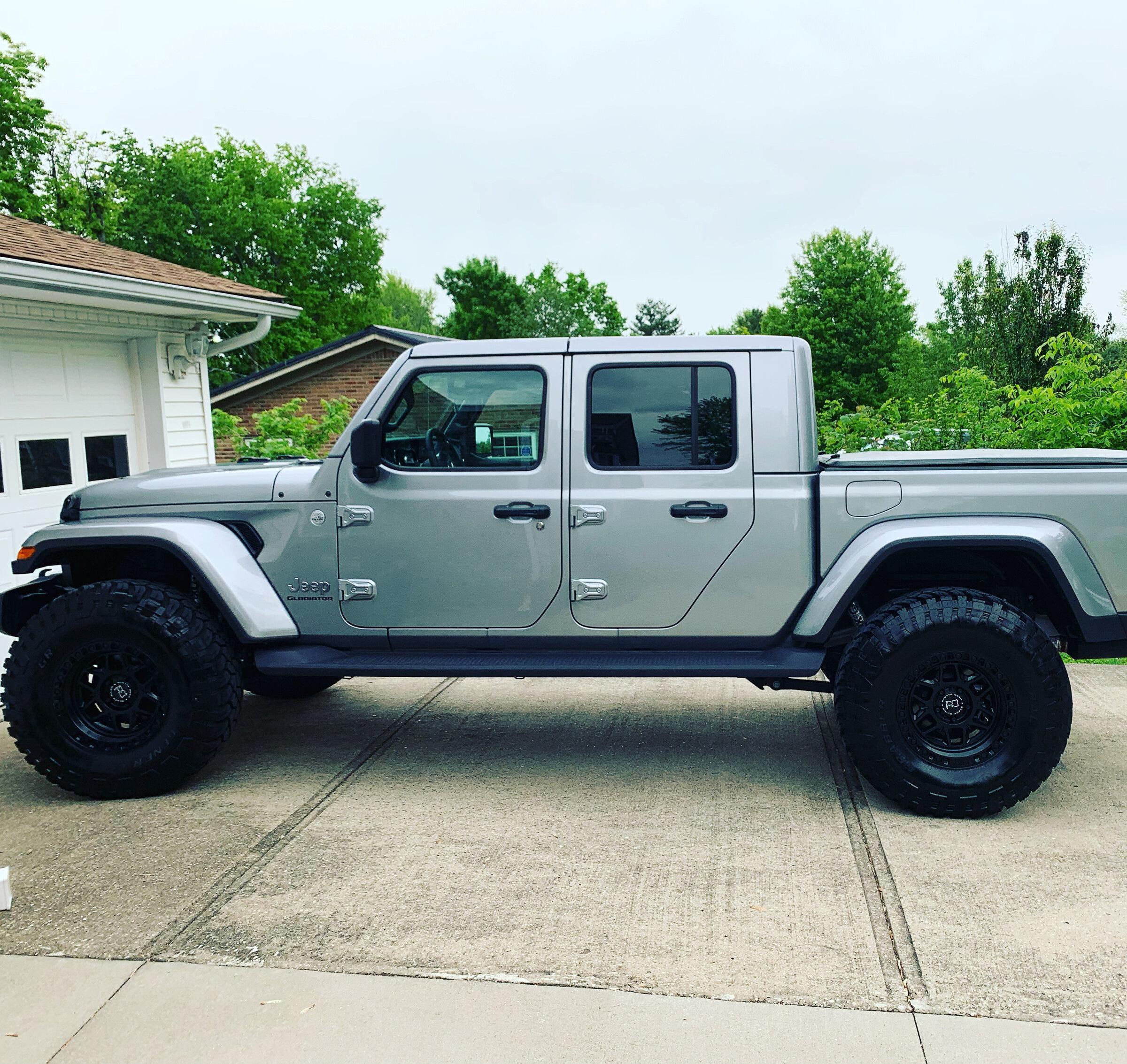 Jeep Gladiator SHOW ME 37S 2 INCH MOPAR LIFT ON A NON RUBICON 75838FD0-C8C0-43F1-9090-56E51D9FF700