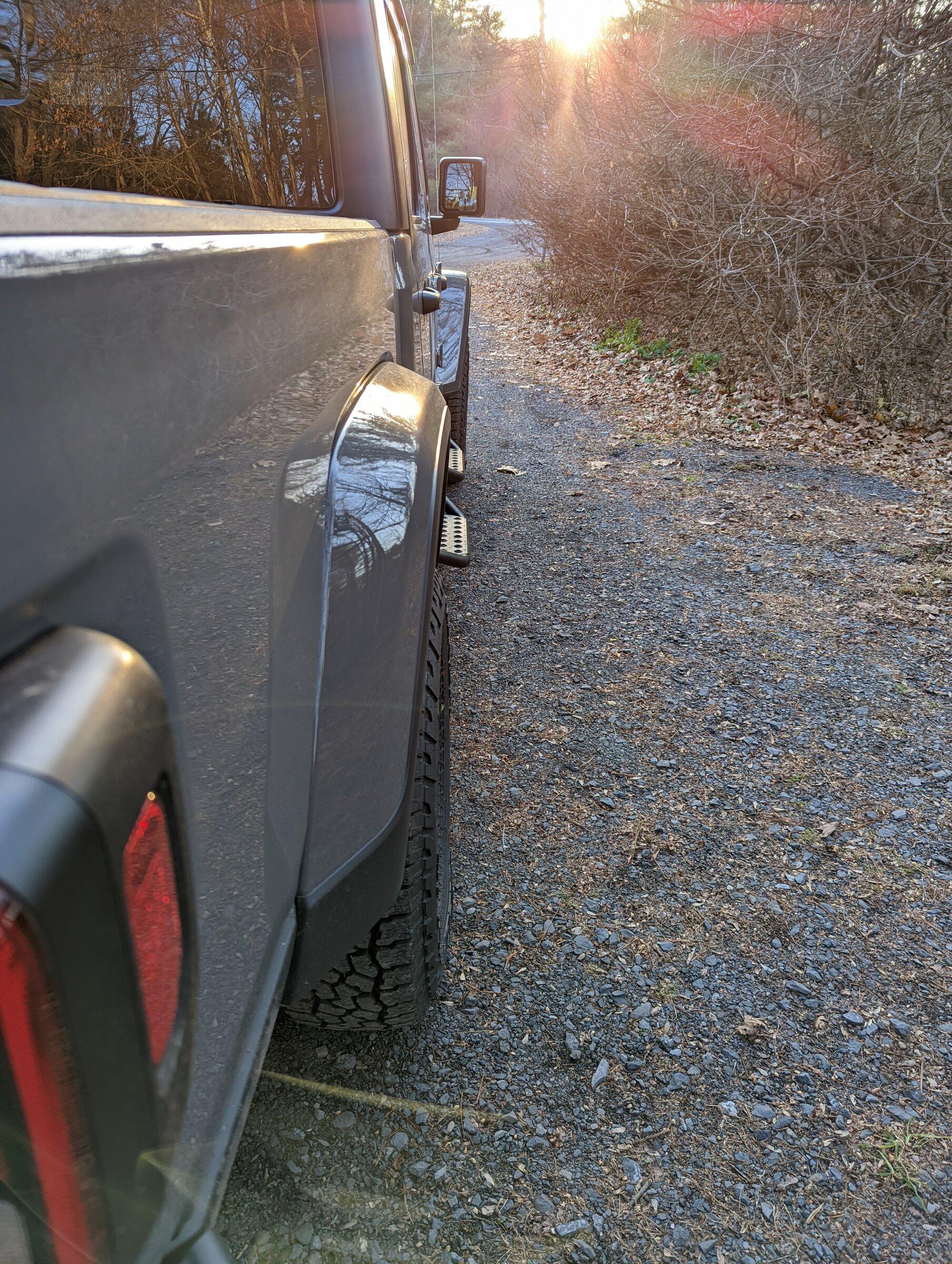 Jeep Gladiator Pic request - 255/80R17 PXL_20211210_203800951