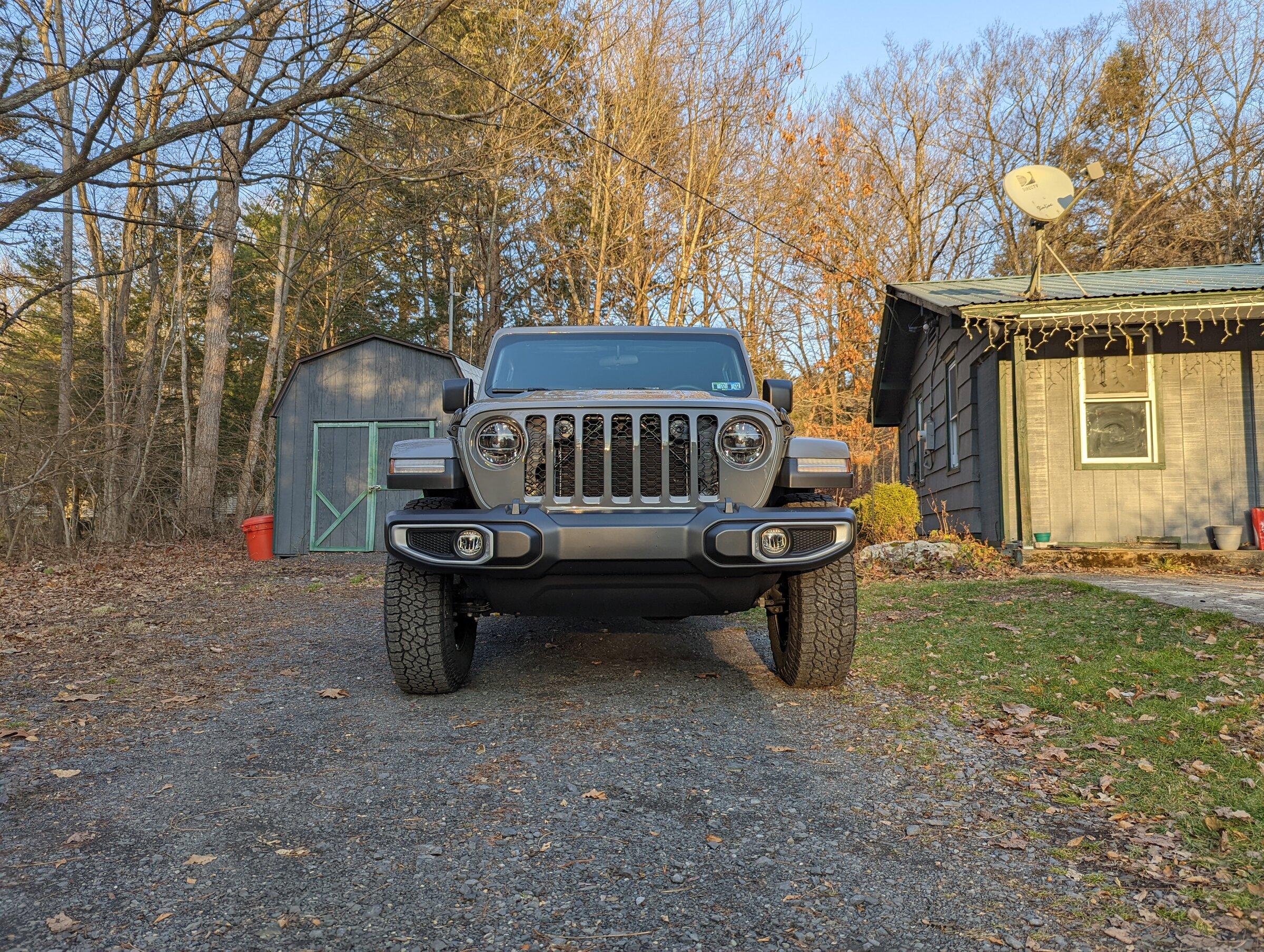 Jeep Gladiator Pic request - 255/80R17 PXL_20211210_203716993