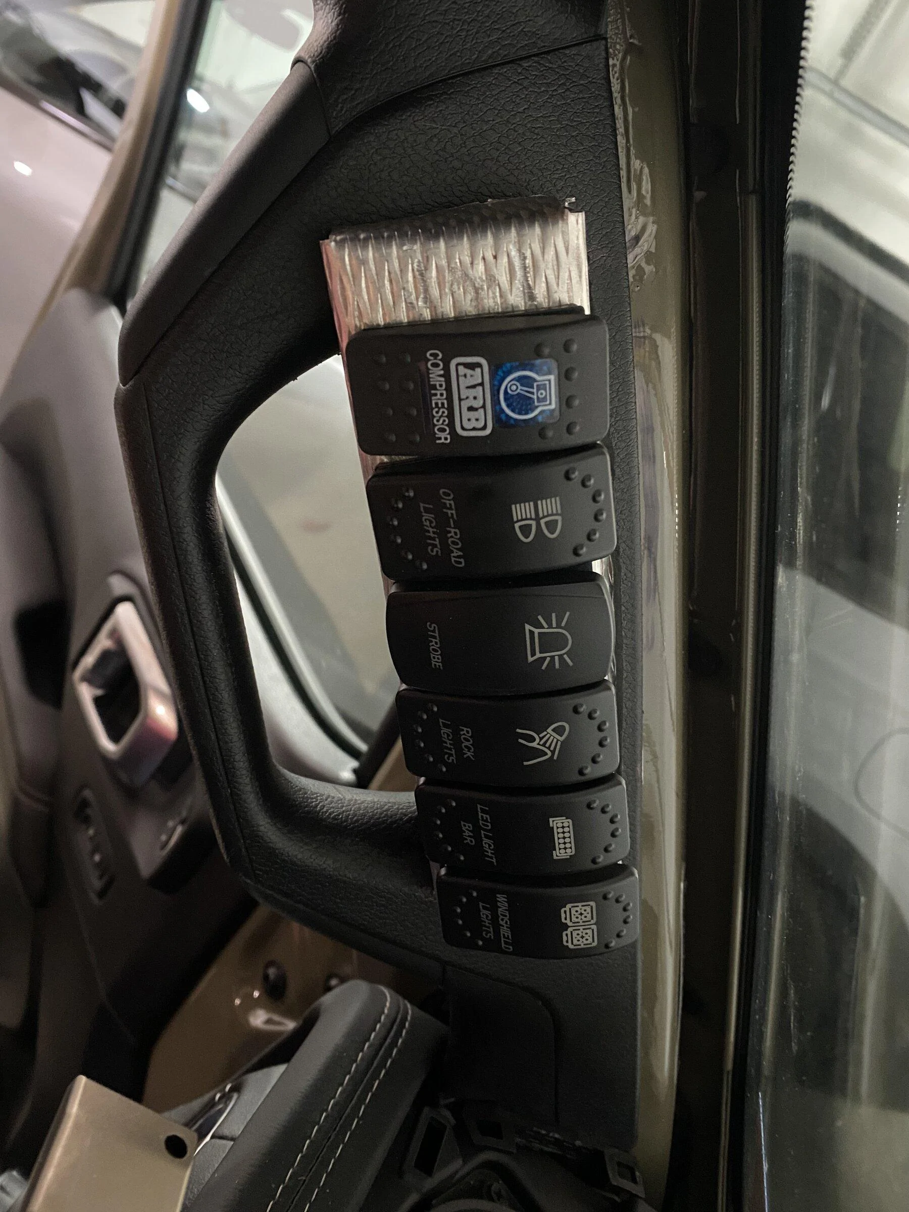 Jeep Gladiator Attempting A pillar switch bank 110813B5-8EE1-4F7C-B557-FA5C935F78A8