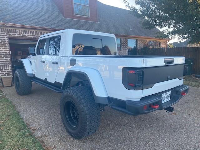 Jeep Gladiator Are body colored fender flares more expensive than black ones? back 1