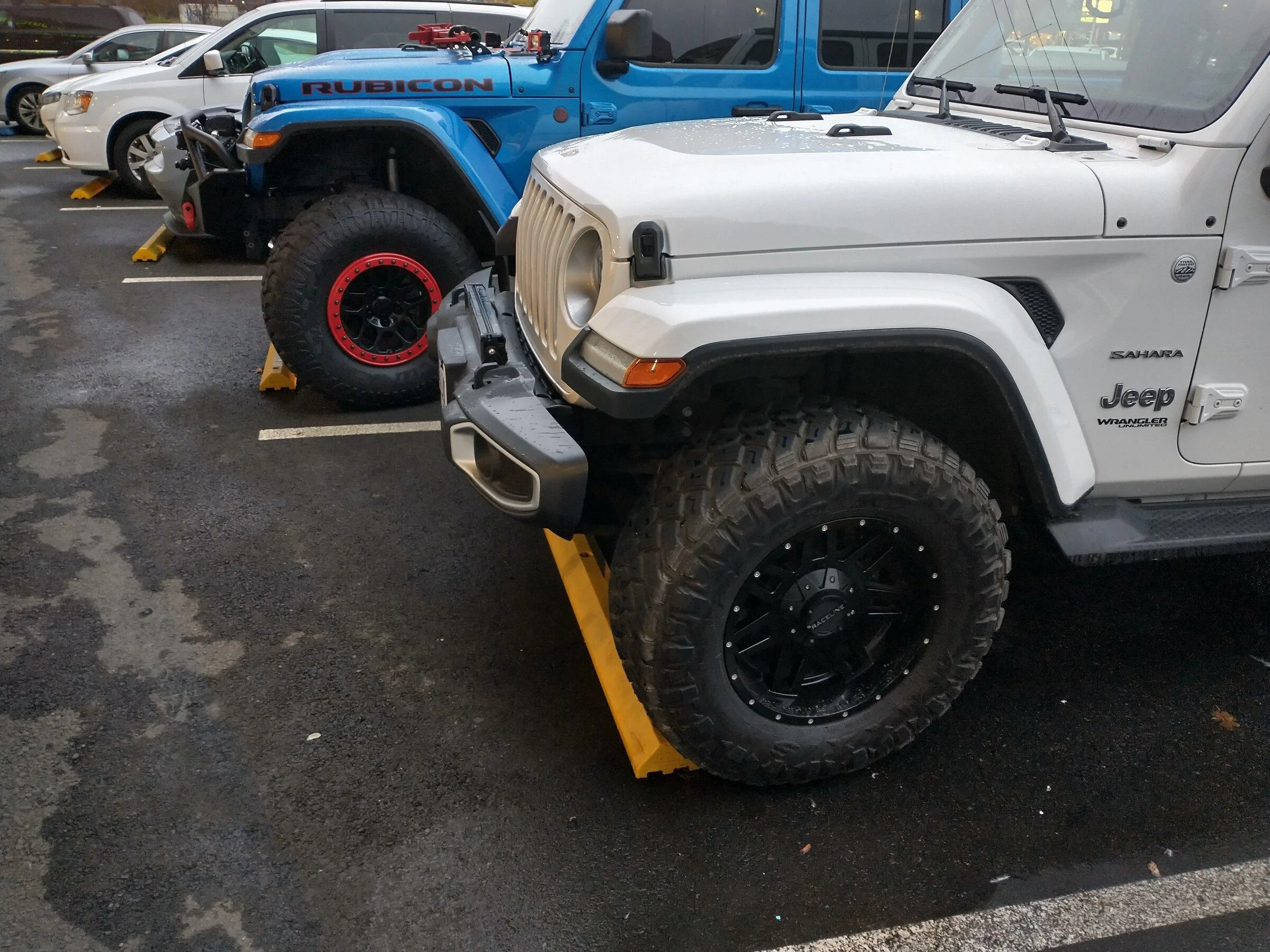 Jeep Gladiator Jeeps Parking Next To Jeeps IMG_20211208_074720110_HDR