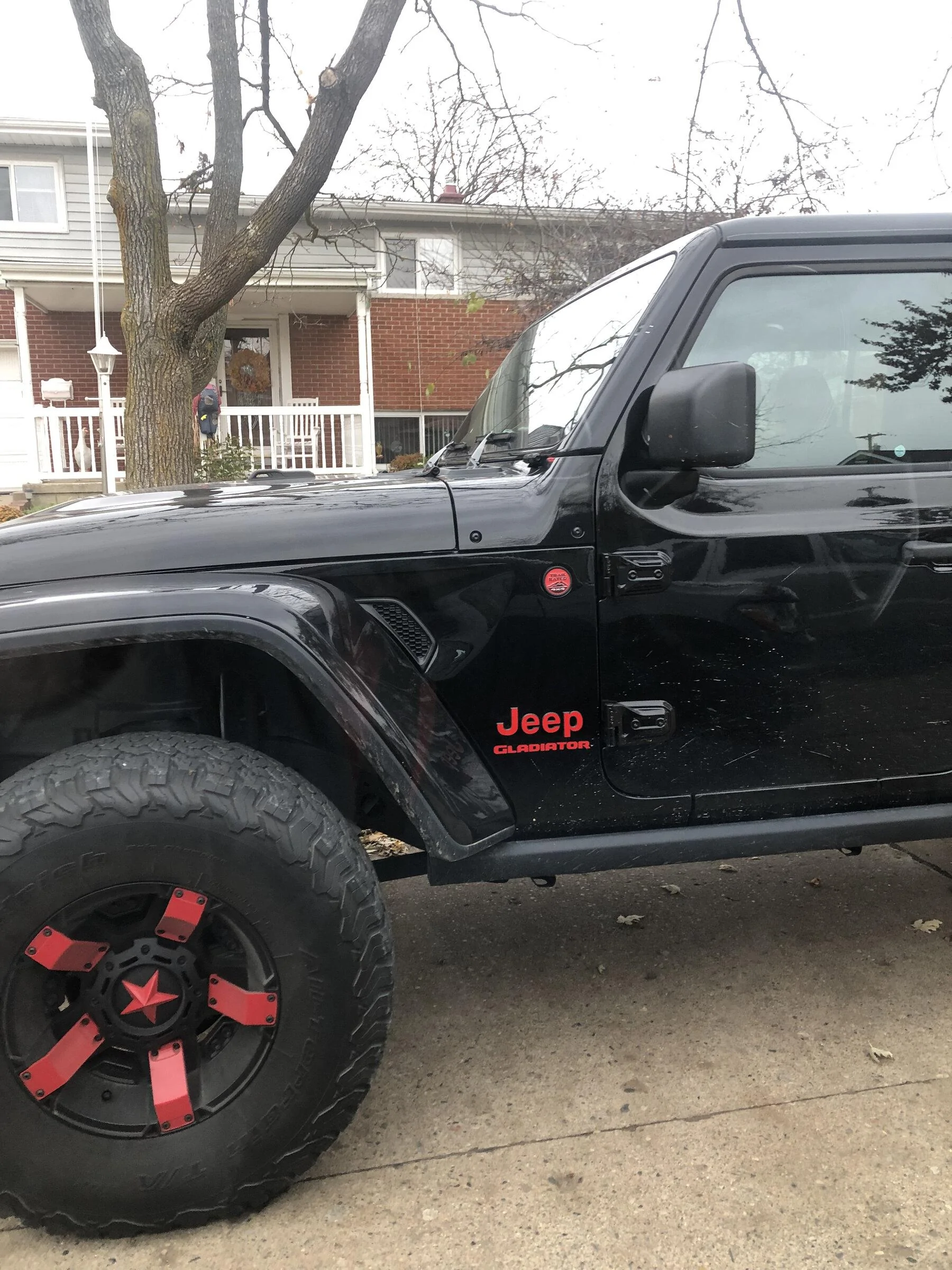 Jeep Gladiator Anyone have an all-black that they've added decals or trim to? 67BA5915-BAED-4143-A511-2A68E1867A3F
