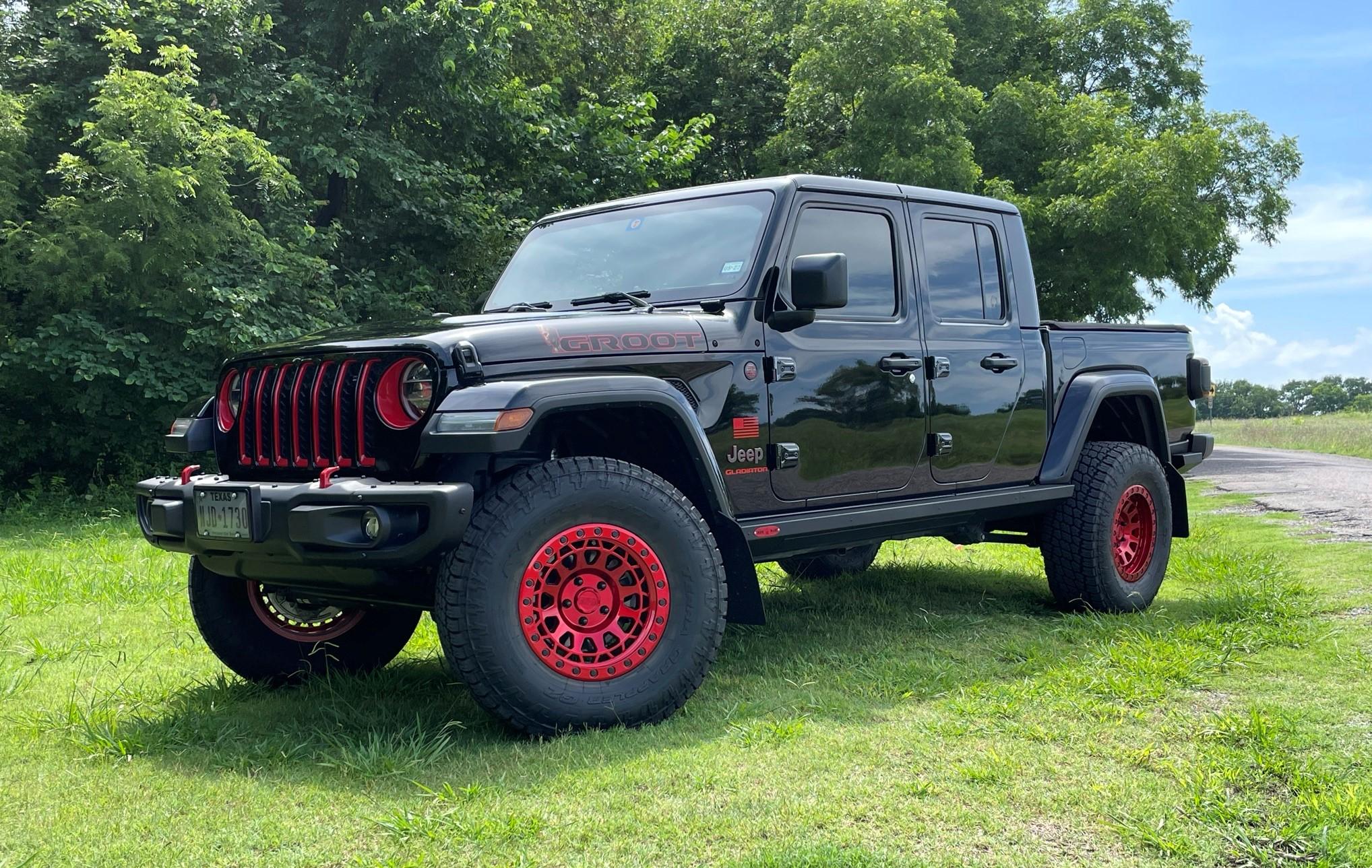 Jeep Gladiator Anyone have an all-black that they've added decals or trim to? GROOT (4)