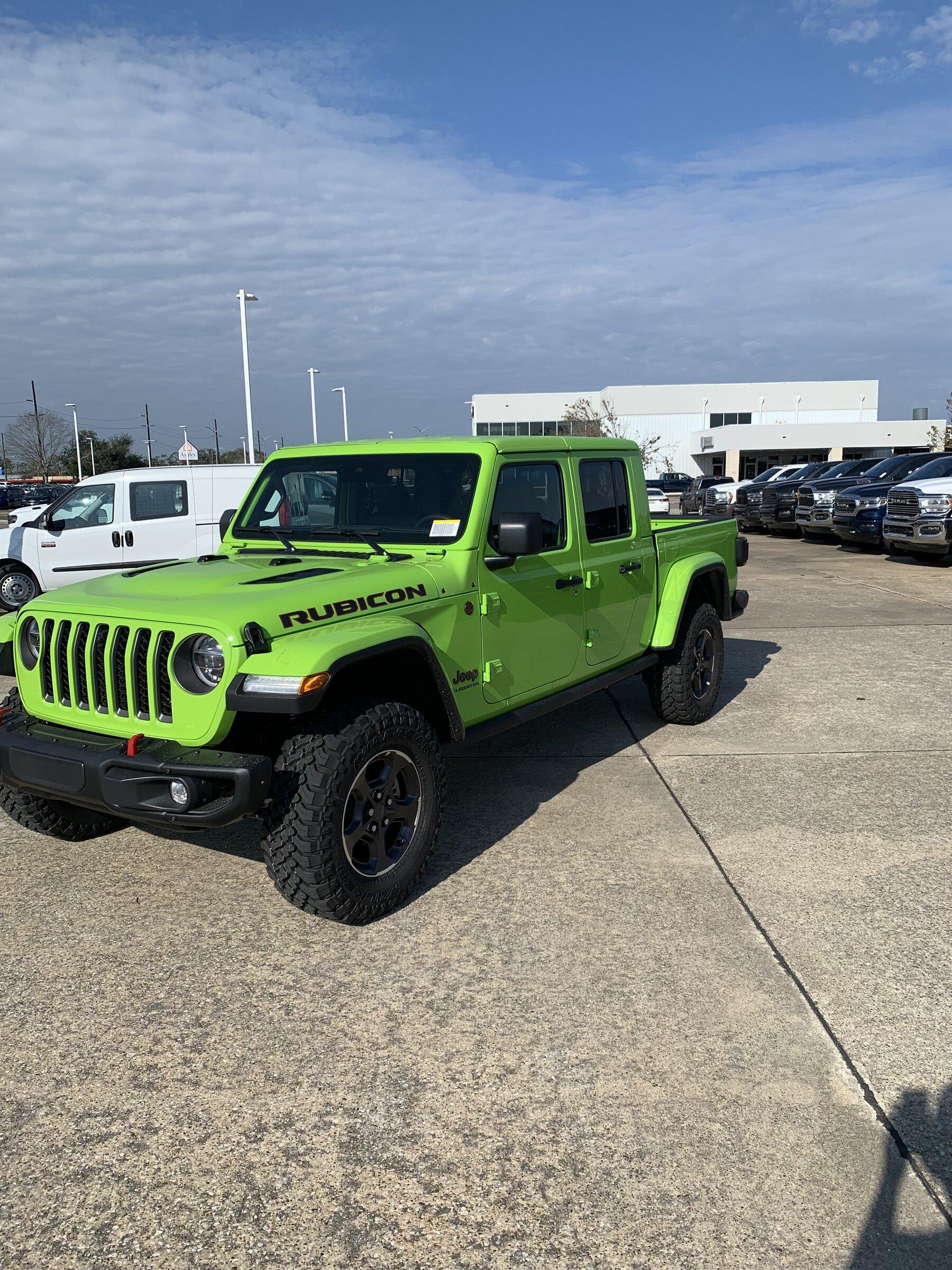 Jeep Gladiator GECKO GREEN Gladiator Club 31A98DB9-F4D3-46E5-B269-F784009A7019
