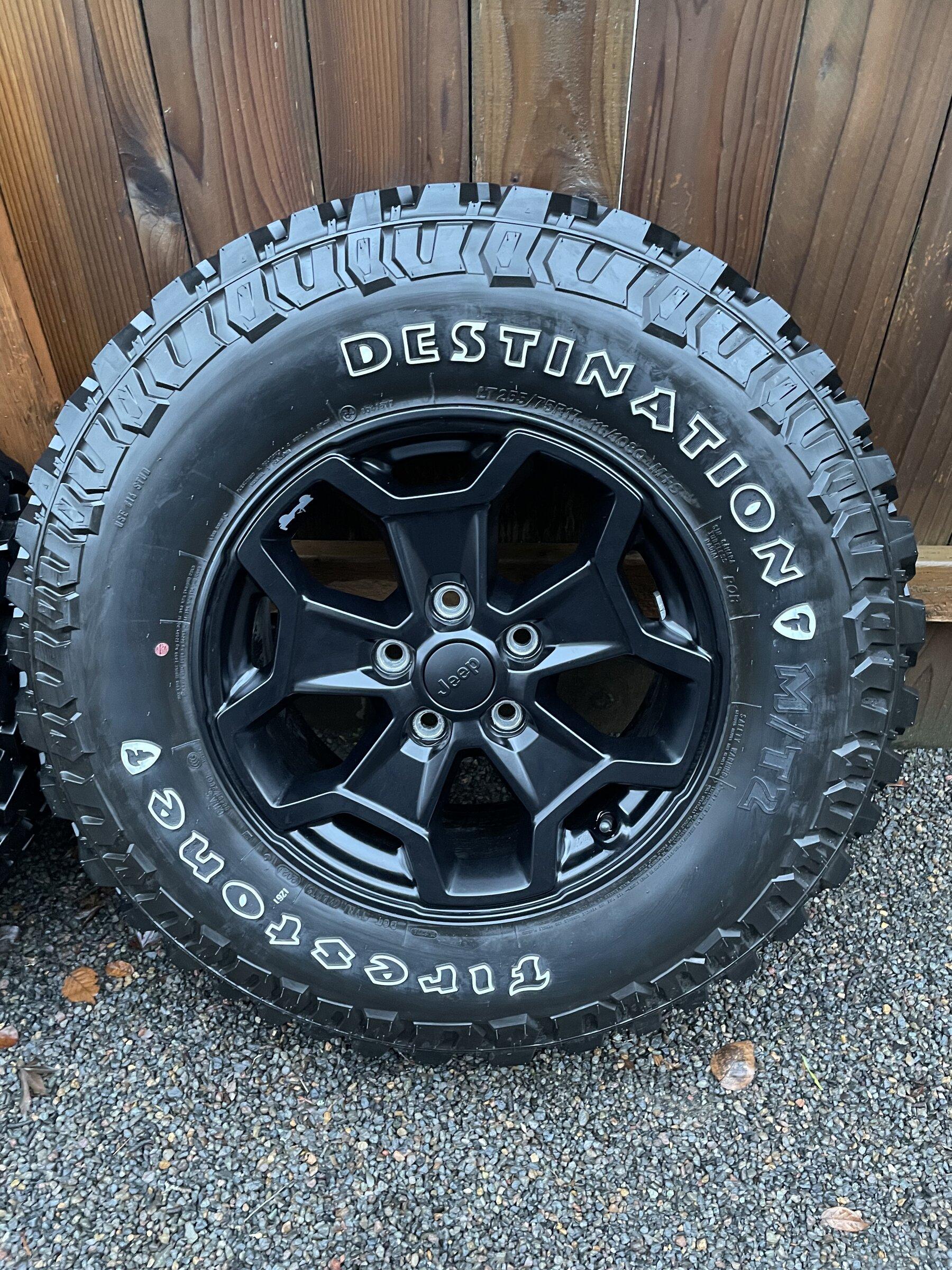 Jeep Gladiator Willys wheels and tires (near new) 9C197216-CA7B-4804-BDD1-5F4FD8BCE28D